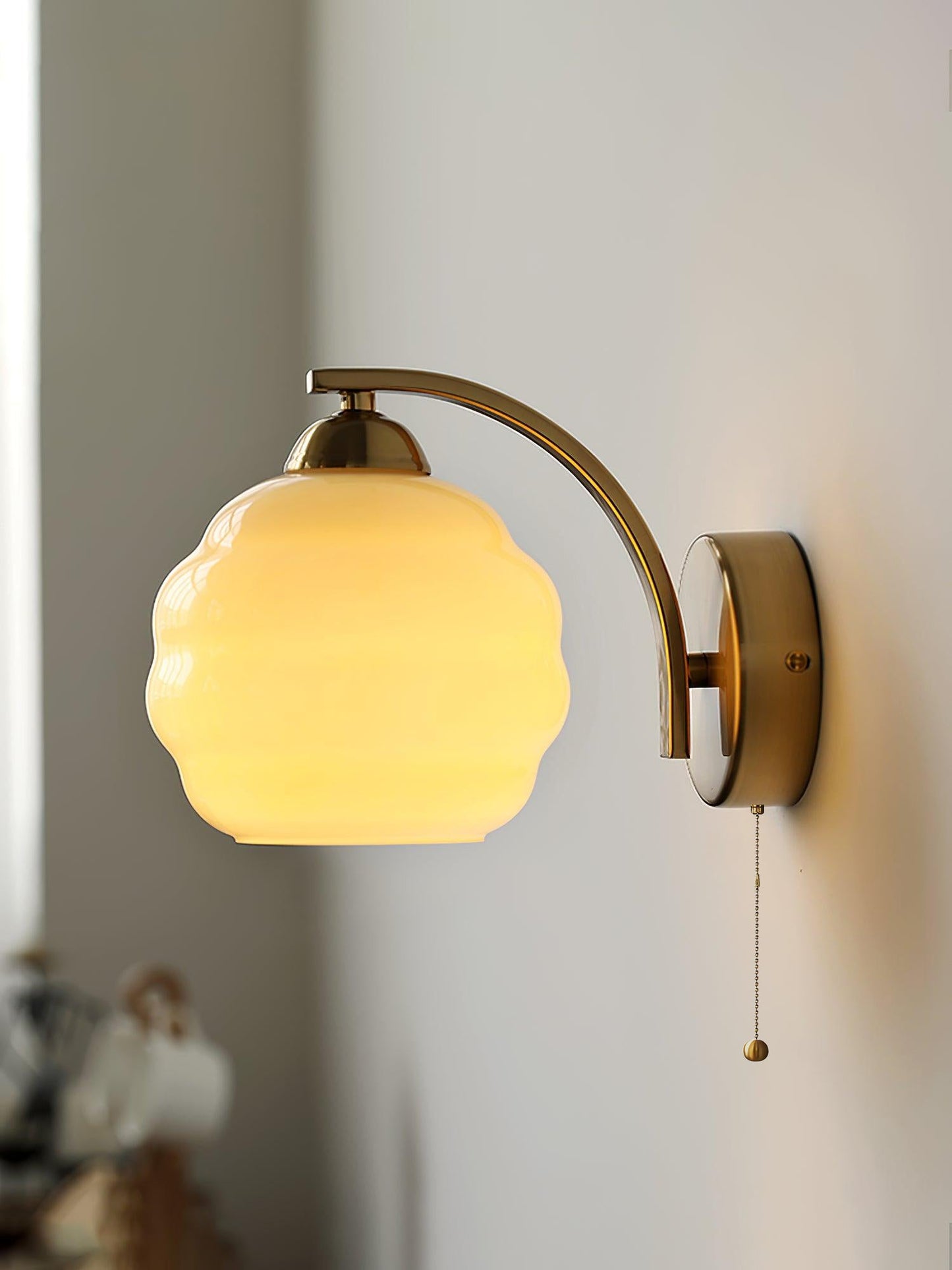 Gatsby Wall Lamp - Adjustable Brightness & Modern Design