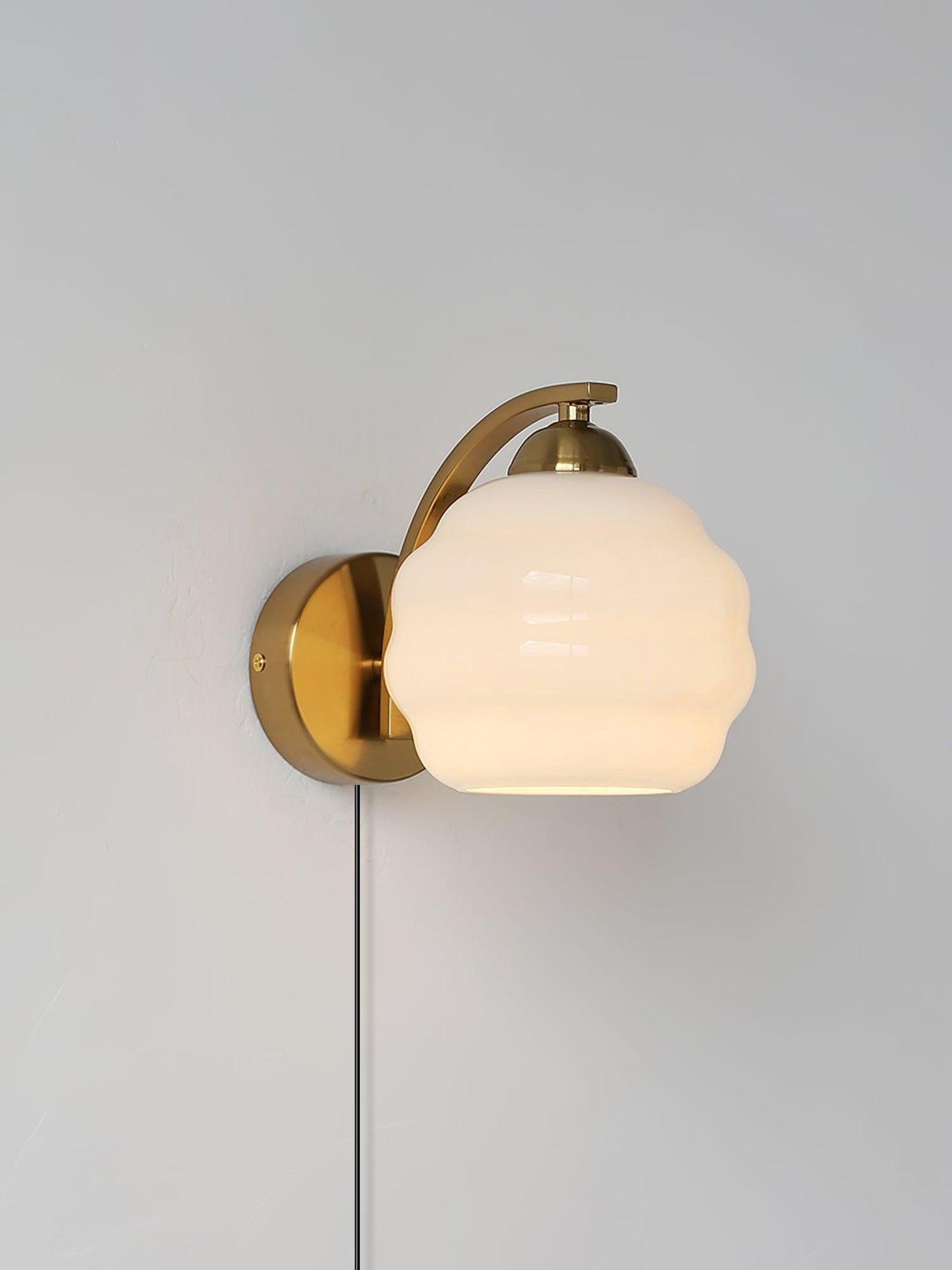 Art Deco Plug-in Wall Lamp with Adjustable Brightness & Modern Design