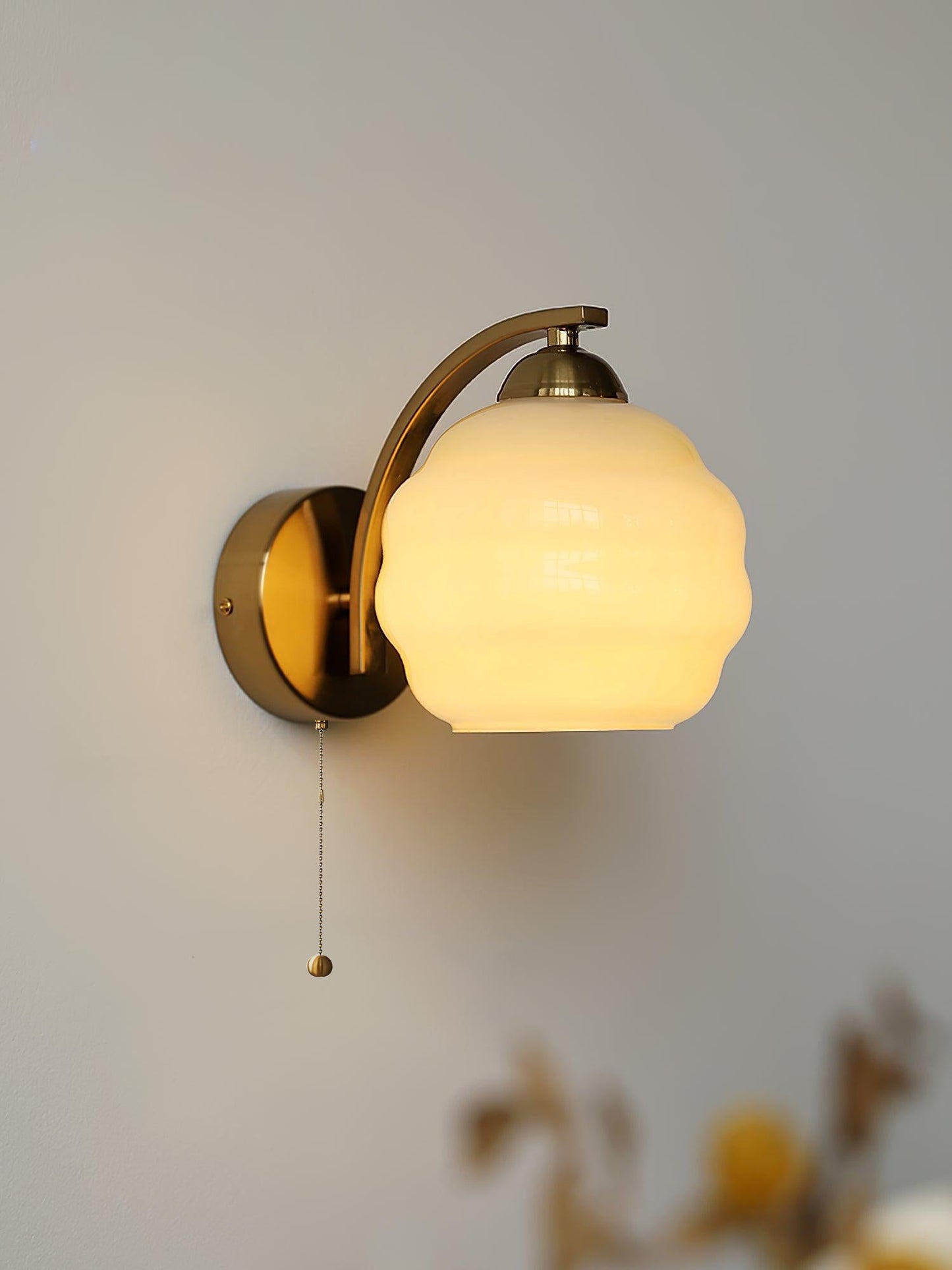 Gatsby Wall Lamp - Adjustable Brightness & Modern Design