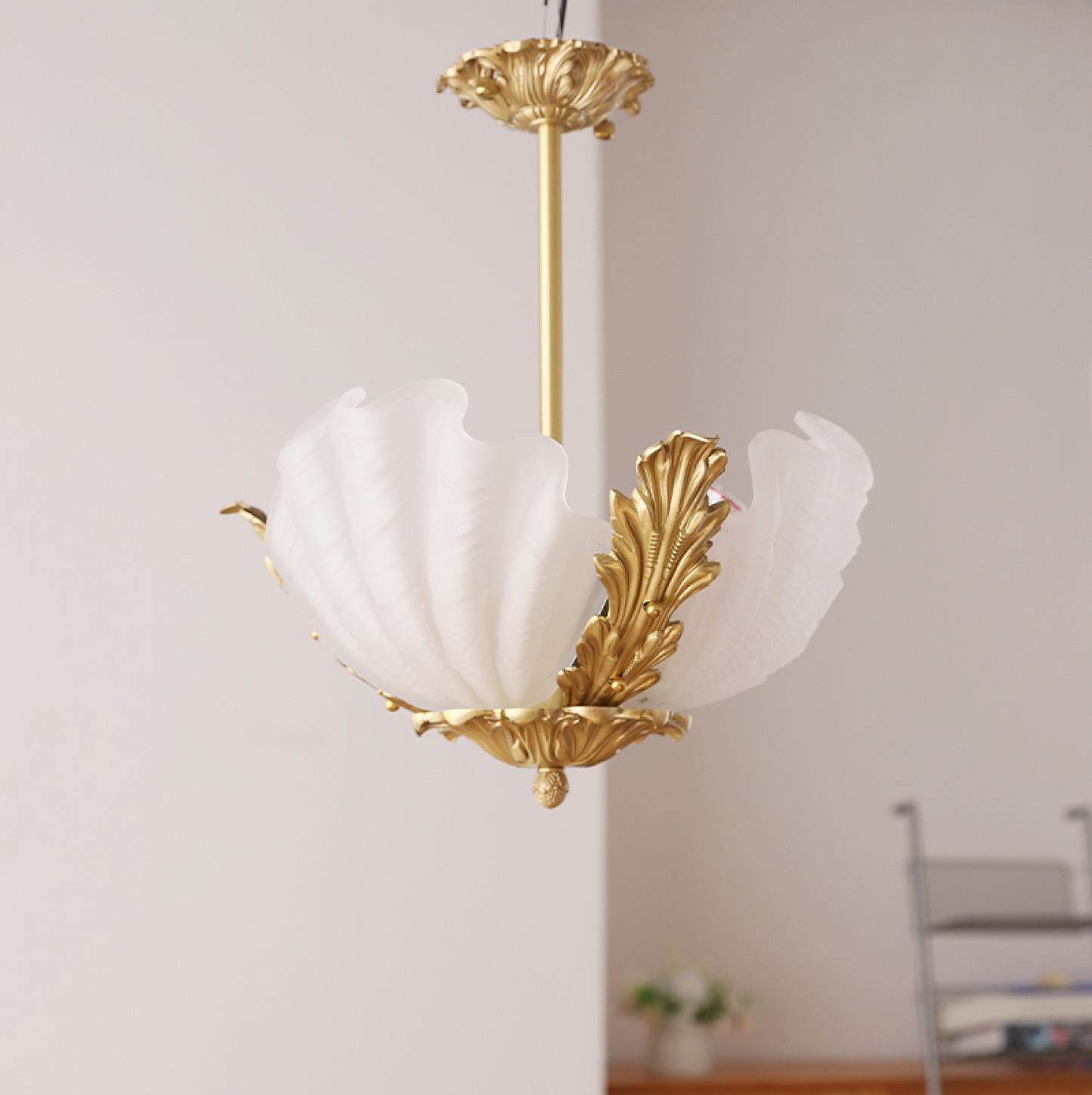Aurelia Shell Chandelier - Elegant Design with Adjustable Height & LED