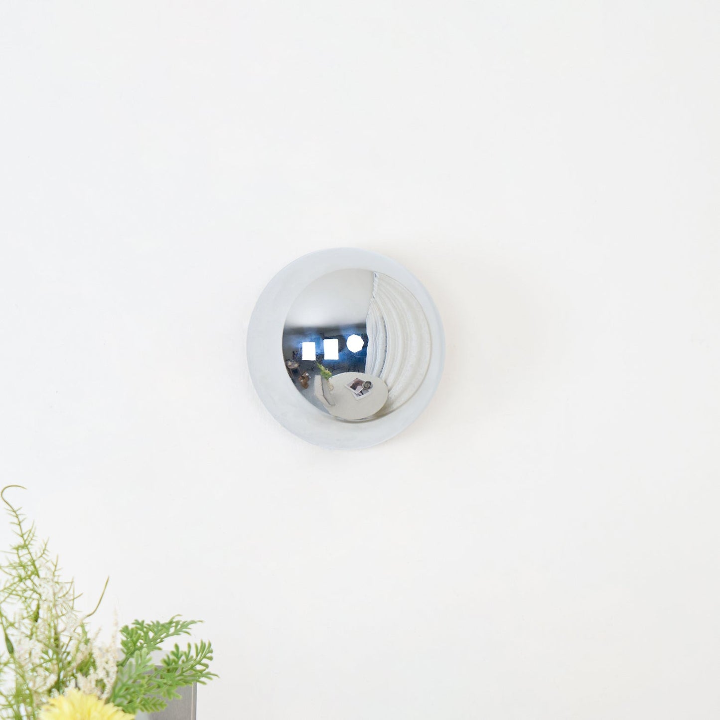 Aurum Sphere Wall Sconce - Elegant Design with Adjustable Brightness