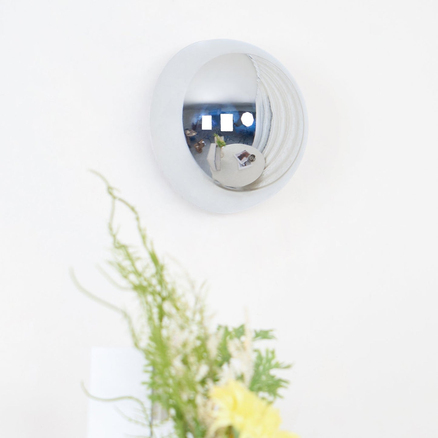 Aurum Sphere Wall Sconce - Elegant Design with Adjustable Brightness