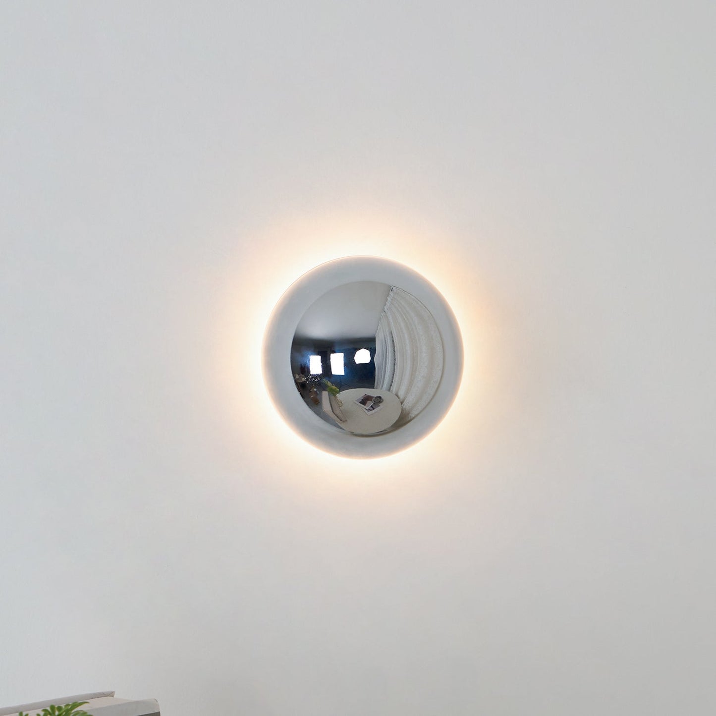 Aurum Sphere Wall Sconce - Elegant Design with Adjustable Brightness