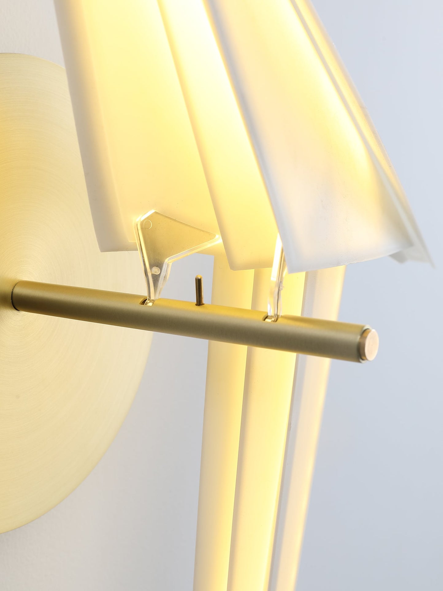 Avian Serenity Wall Lamp - Adjustable Brightness, Elegant Design