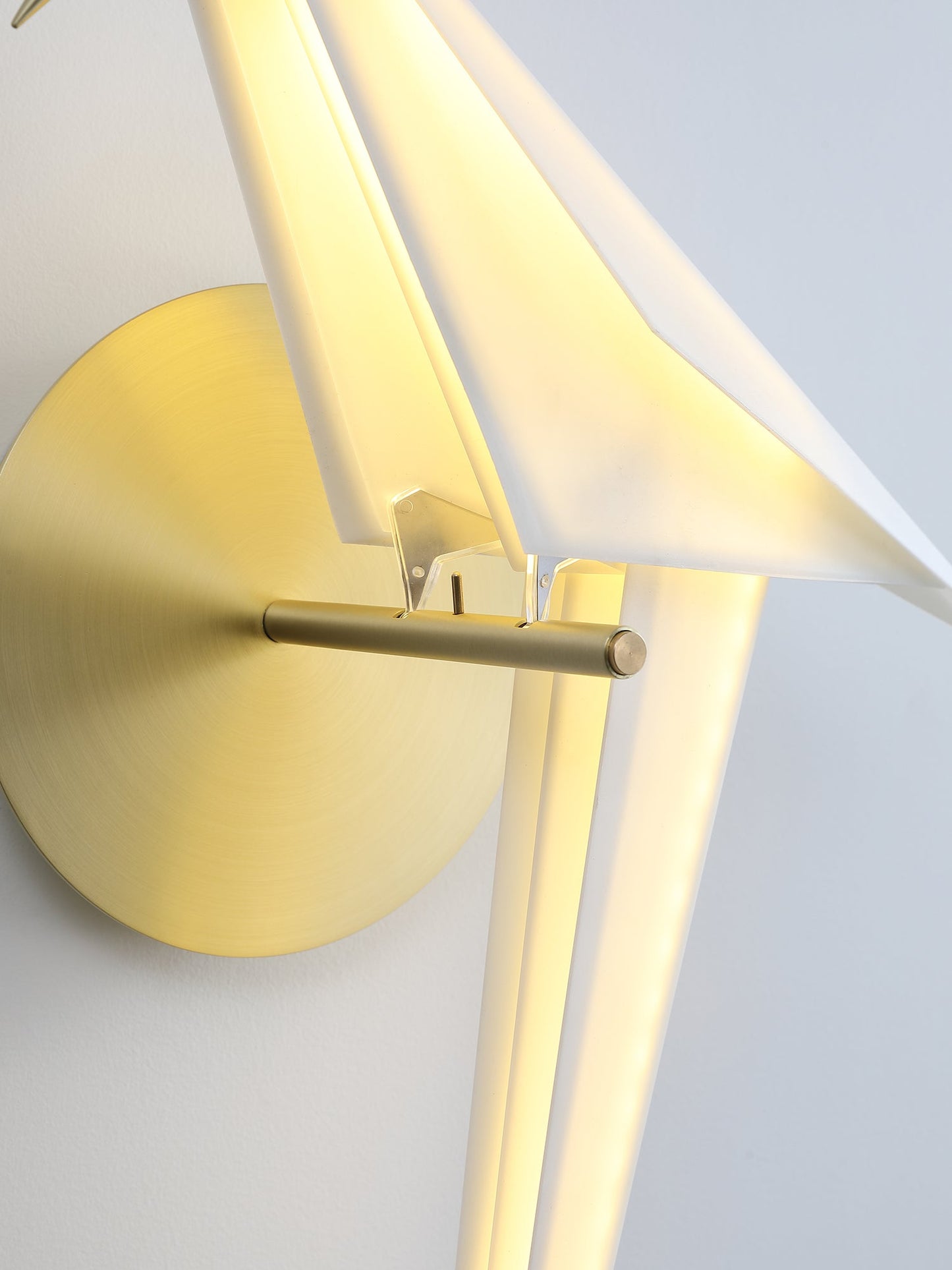 Avian Serenity Wall Lamp - Adjustable Brightness, Elegant Design