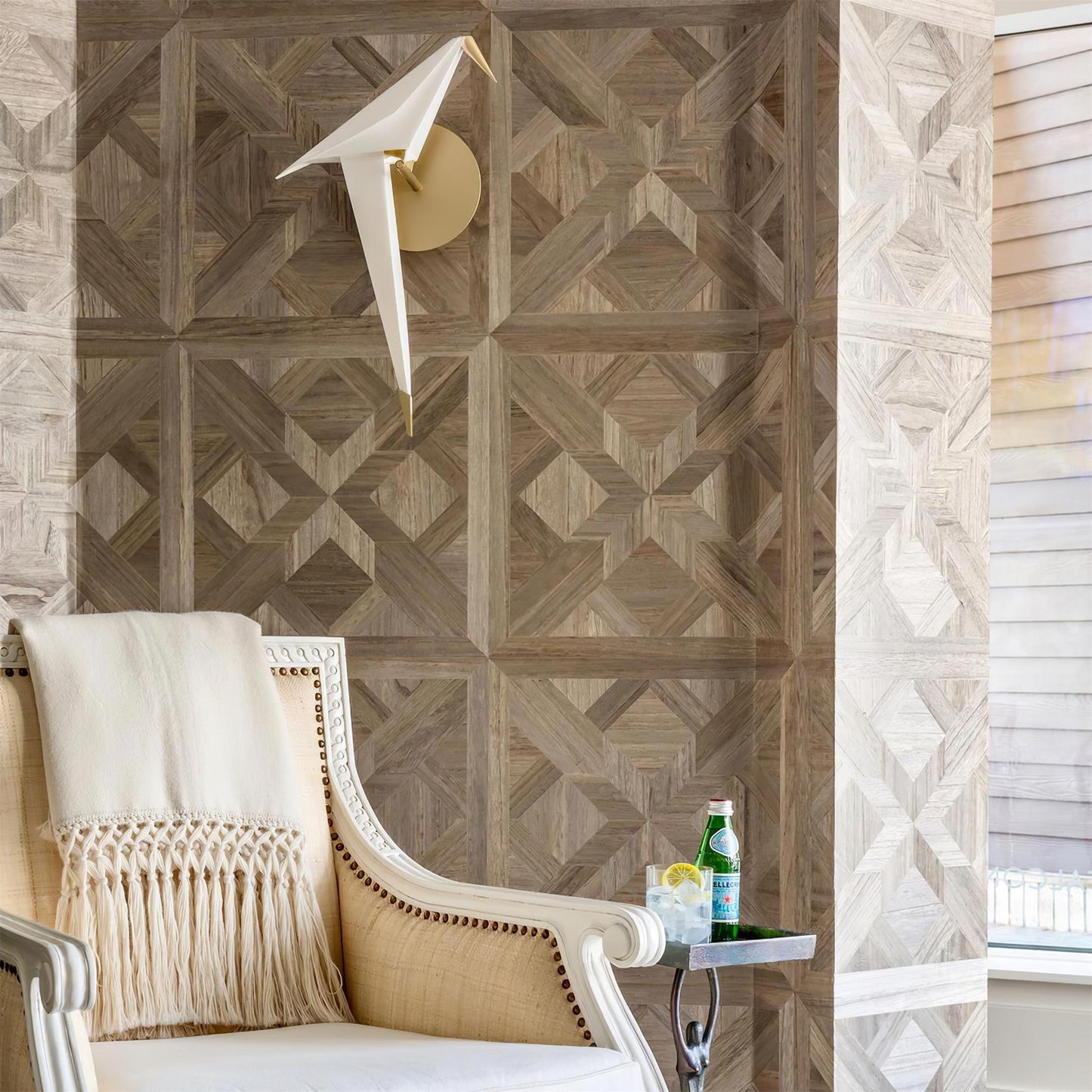 Avian Serenity Wall Lamp - Adjustable Brightness, Elegant Design