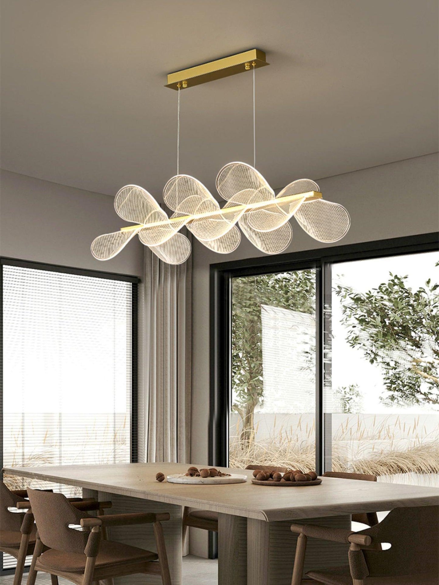 Bain Flying Flowers Chandelier - Elegant Floral Design with Adjustable