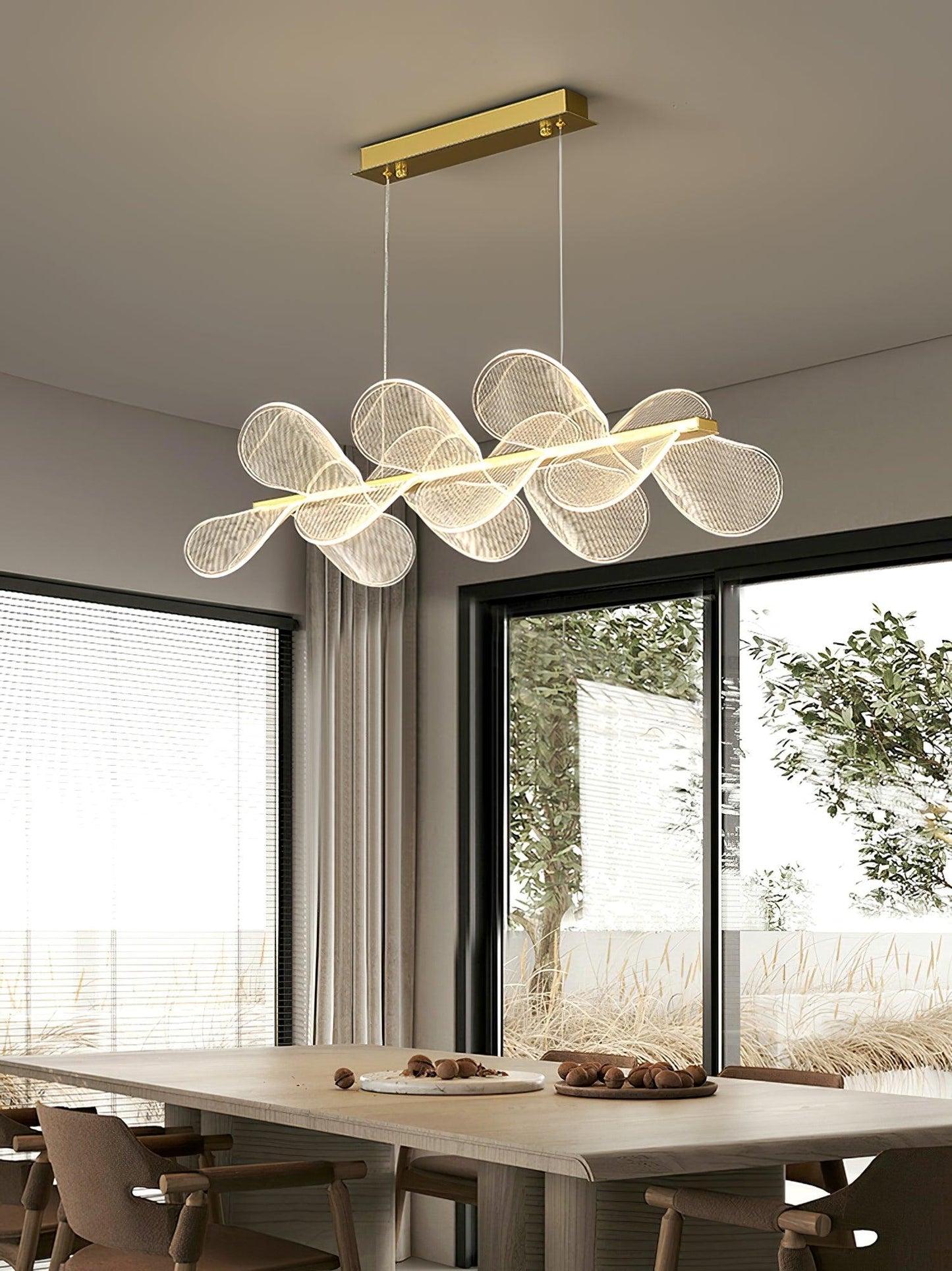 Bain Flying Flowers Chandelier - Elegant Floral Design with Adjustable