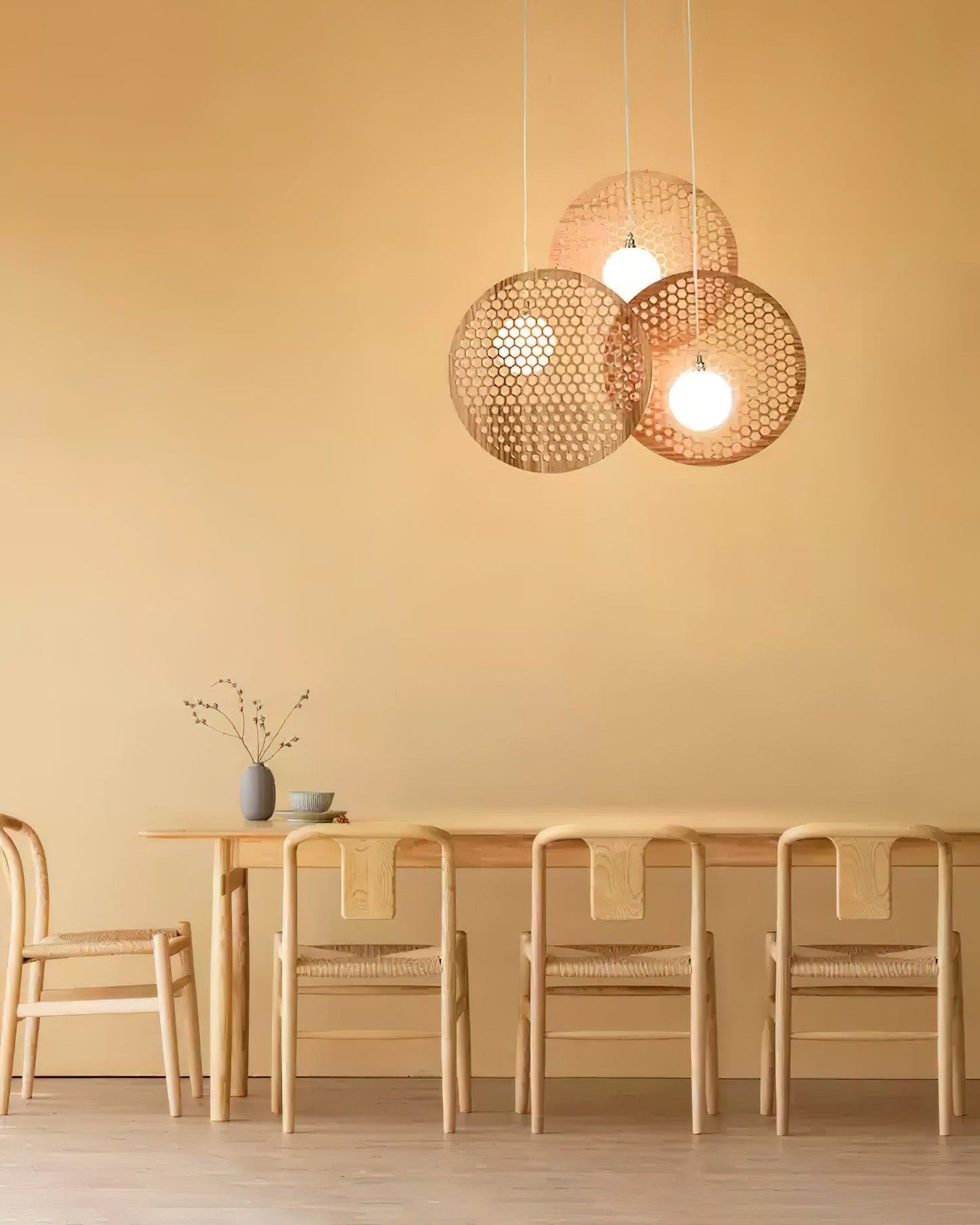 Elegant Bee Plate Chandelier - Adjustable Brightness & Energy Efficien