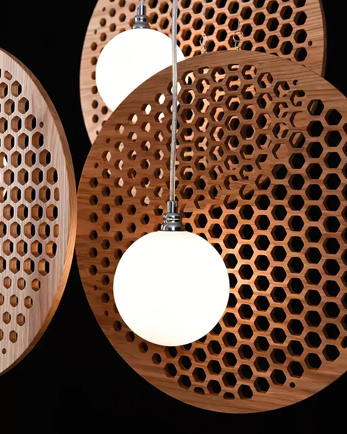 Elegant Bee Plate Chandelier - Adjustable Brightness & Energy Efficien