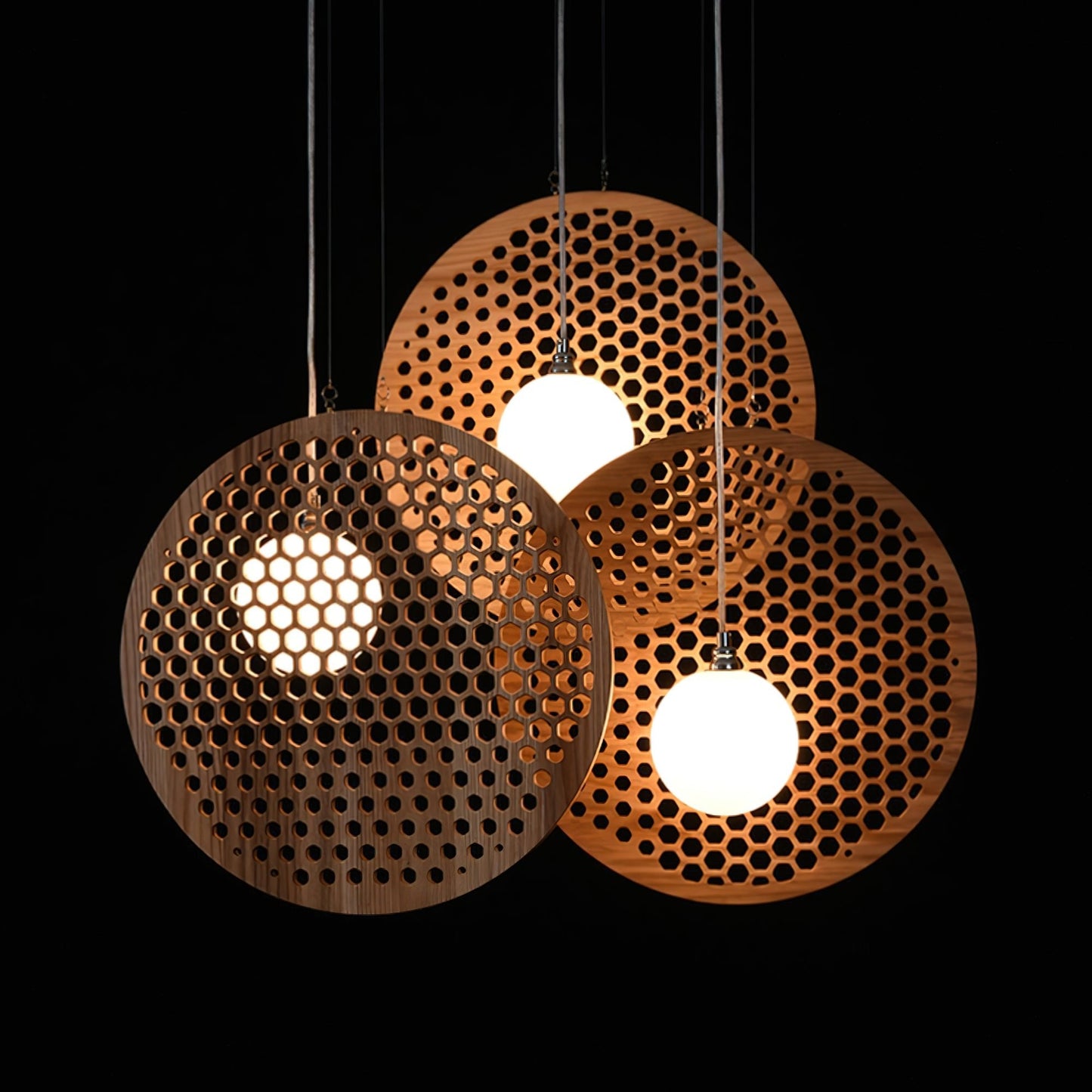 Elegant Bee Plate Chandelier - Adjustable Brightness & Energy Efficien