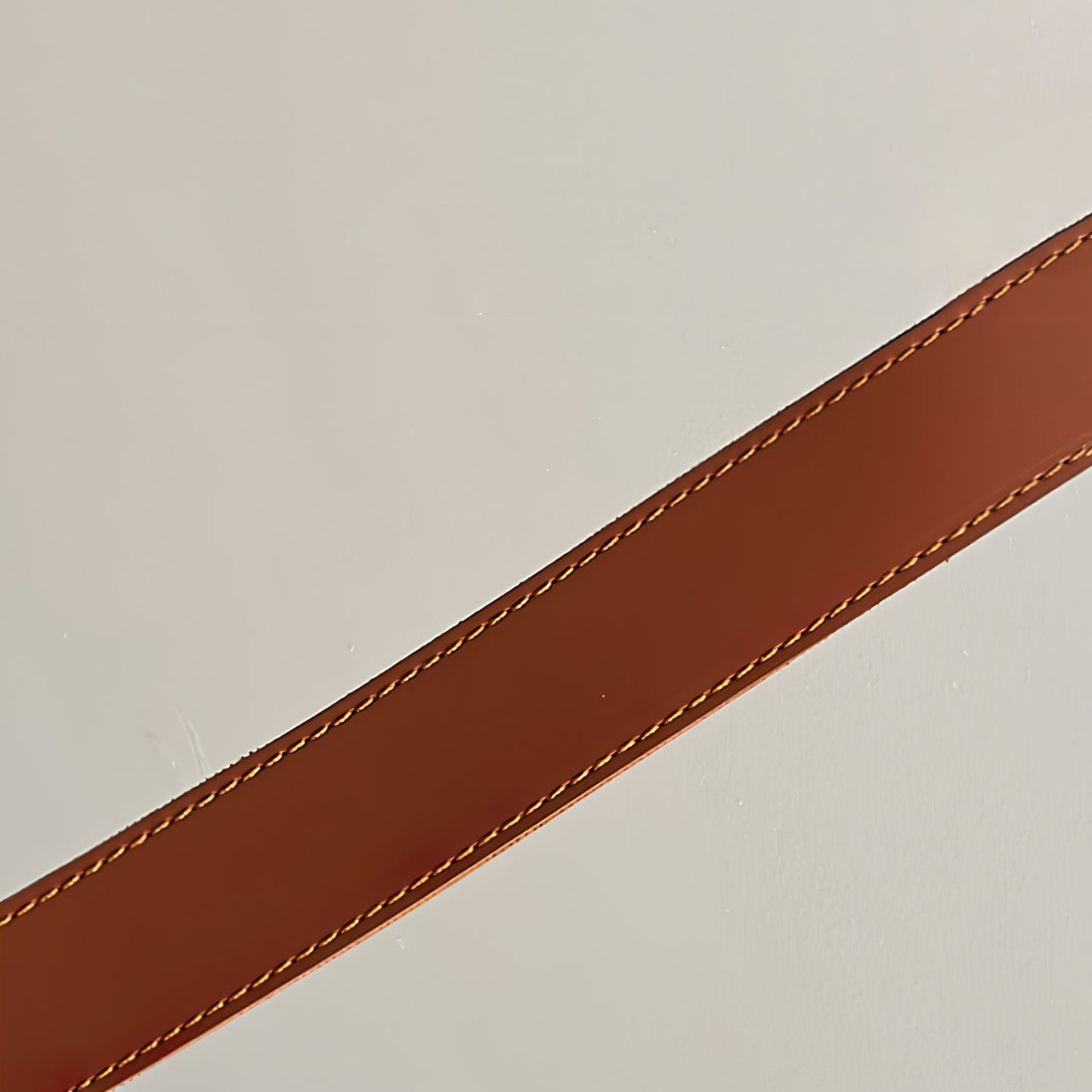 Belt Pendant Lamp - Adjustable Height, Energy-Efficient LED Lighting