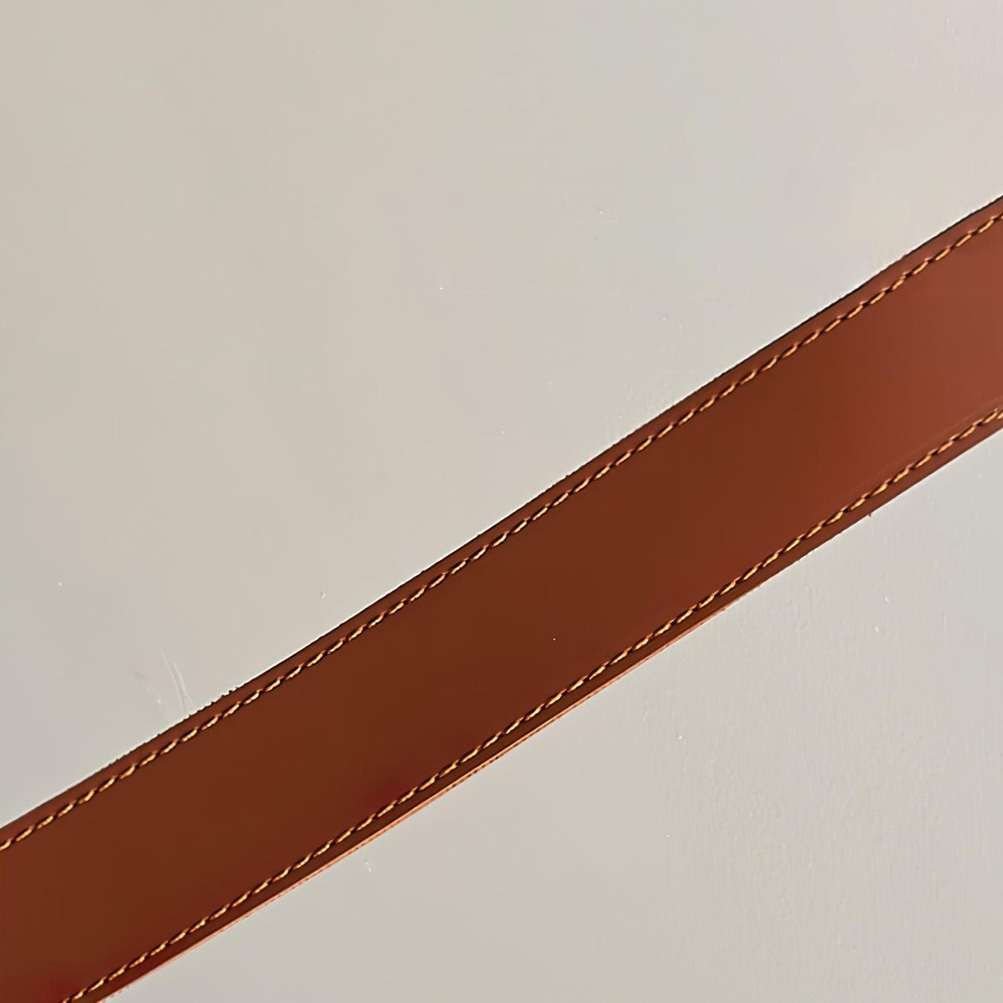 Tracer Belt Pendant Lamp - Adjustable Height, Energy-Efficient LED