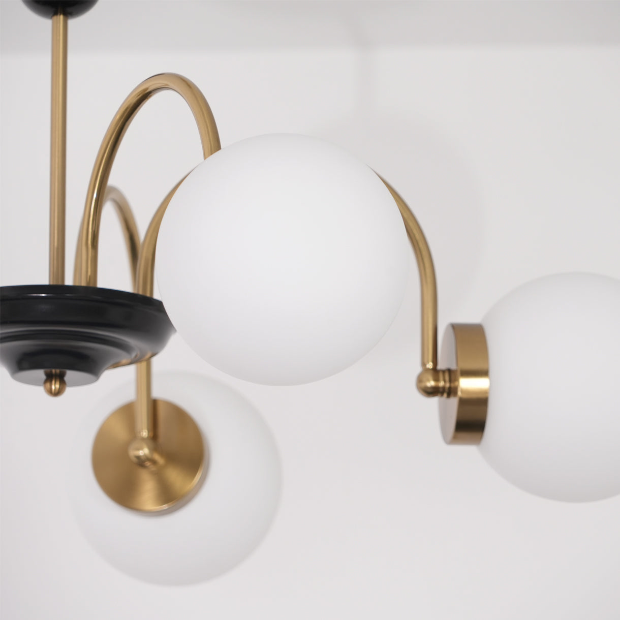 Yisu Modern Chandelier with Adjustable Height and Energy-Efficient LED