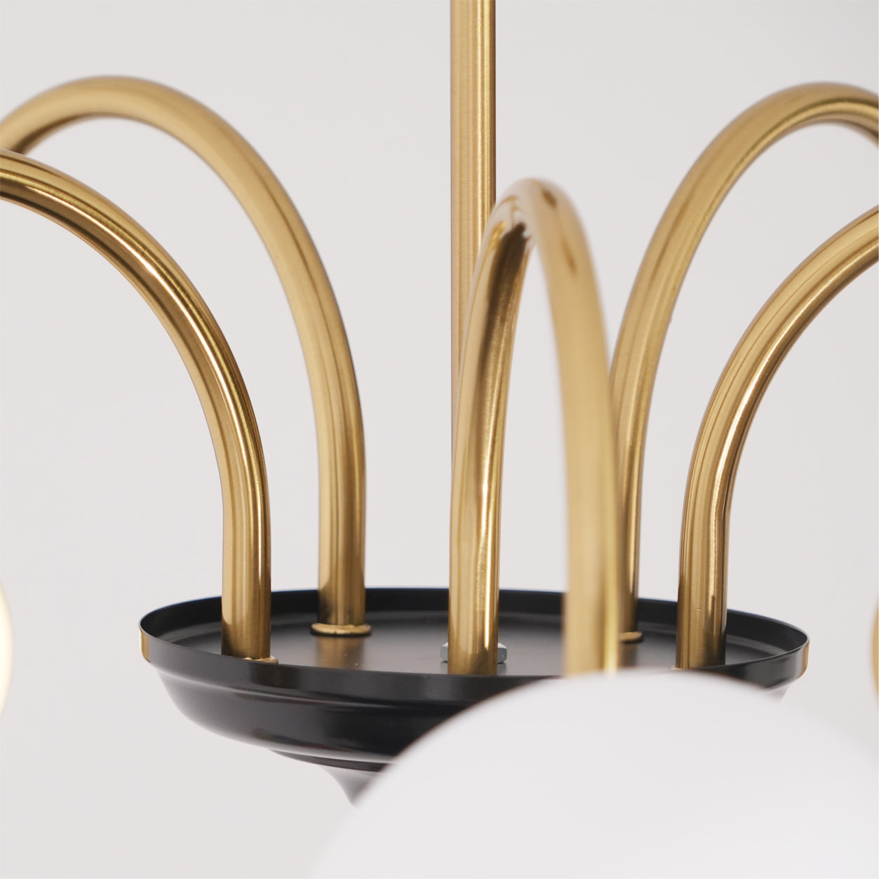 Yisu Modern Chandelier with Adjustable Height and Energy-Efficient LED