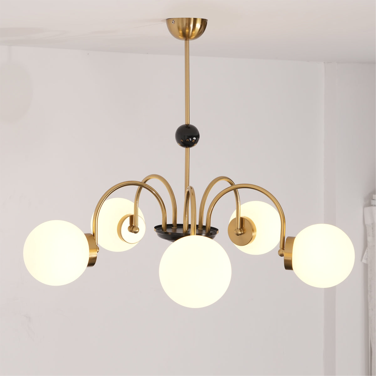 Yisu Modern Chandelier with Adjustable Height and Energy-Efficient LED