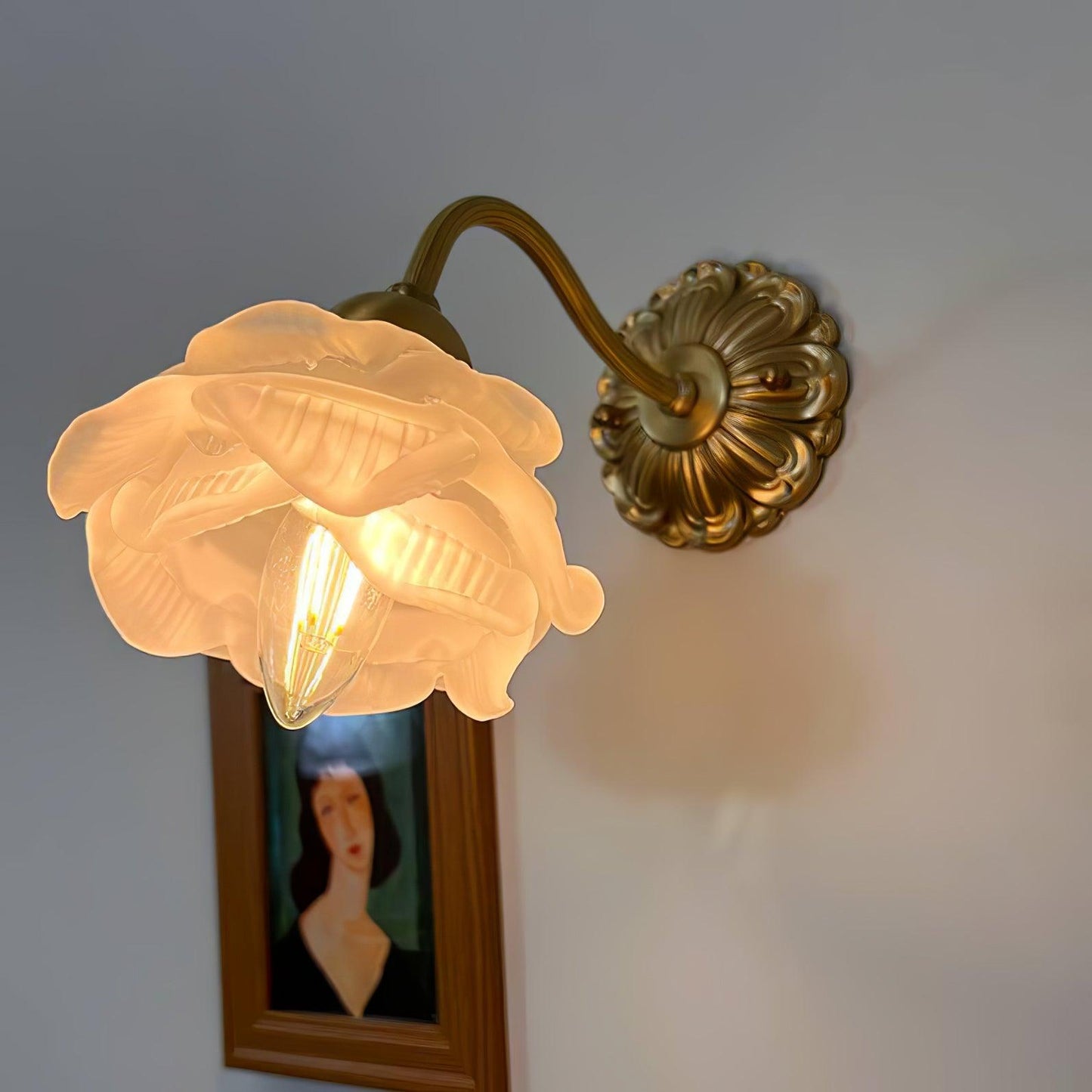 Brass Rose Wall Light - Elegant Design with Adjustable Brightness