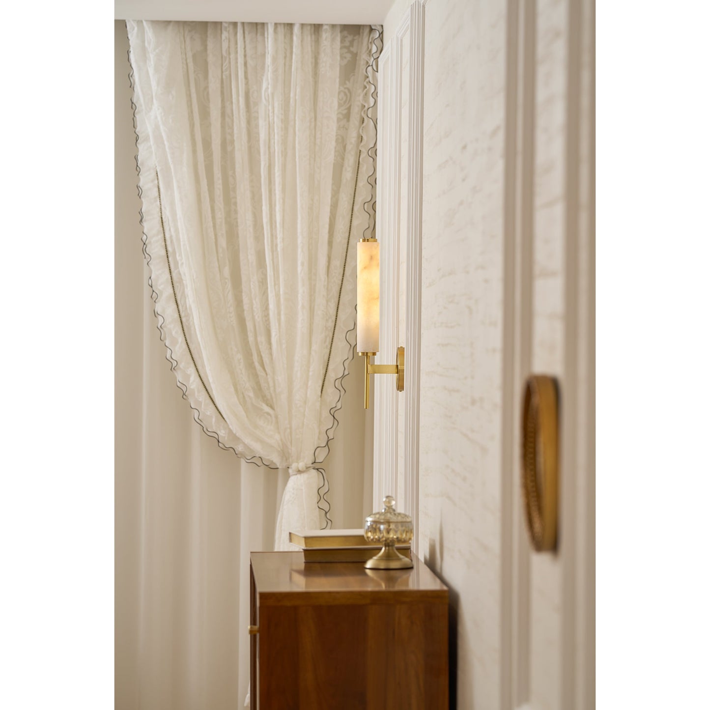 Brindisi Alabaster Wall Sconce - Elegant Lighting with Adjustable Brig