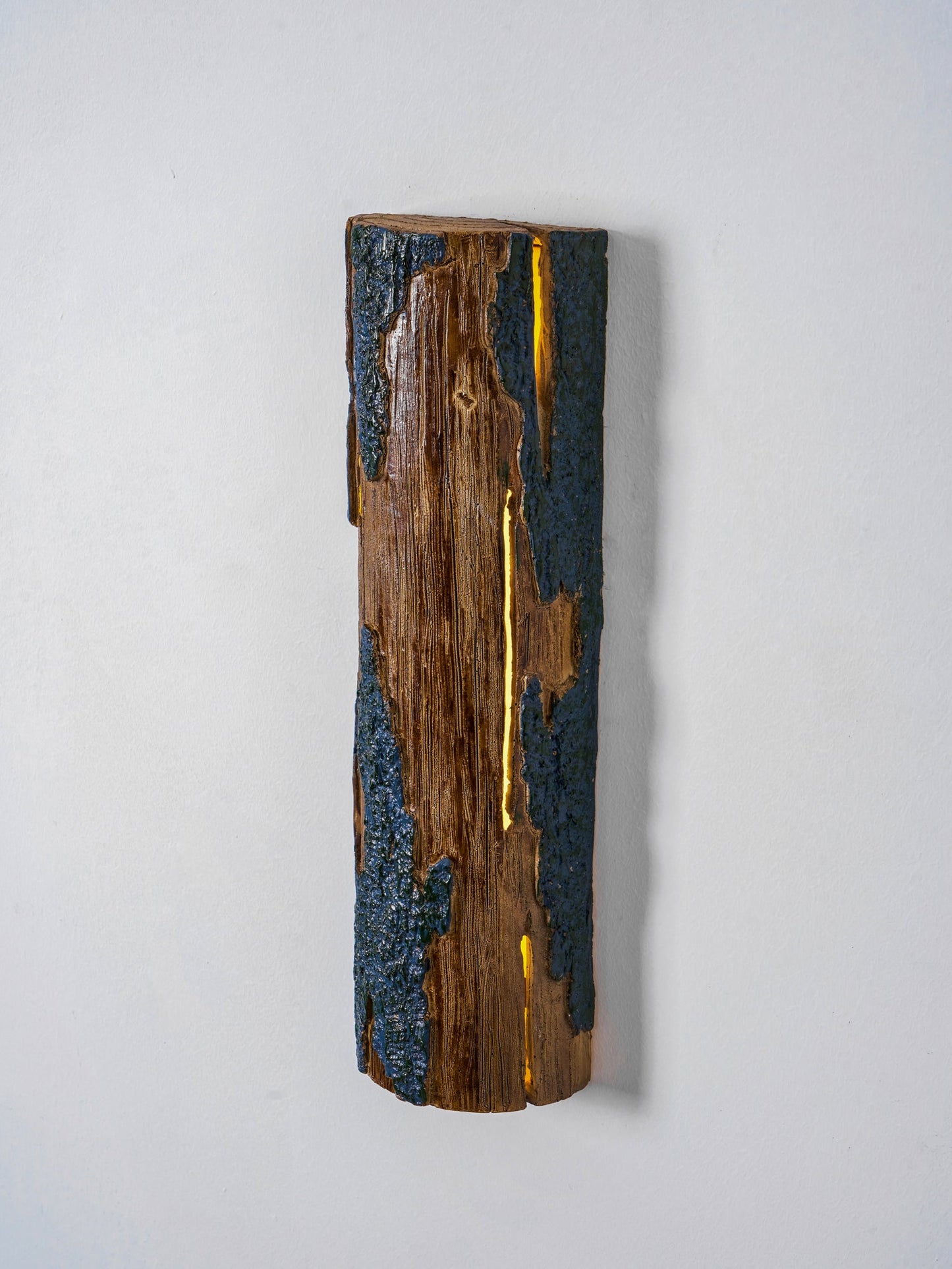 Broken Bark Wall Light - Outdoor Waterproof, Energy-Efficient LED Desi