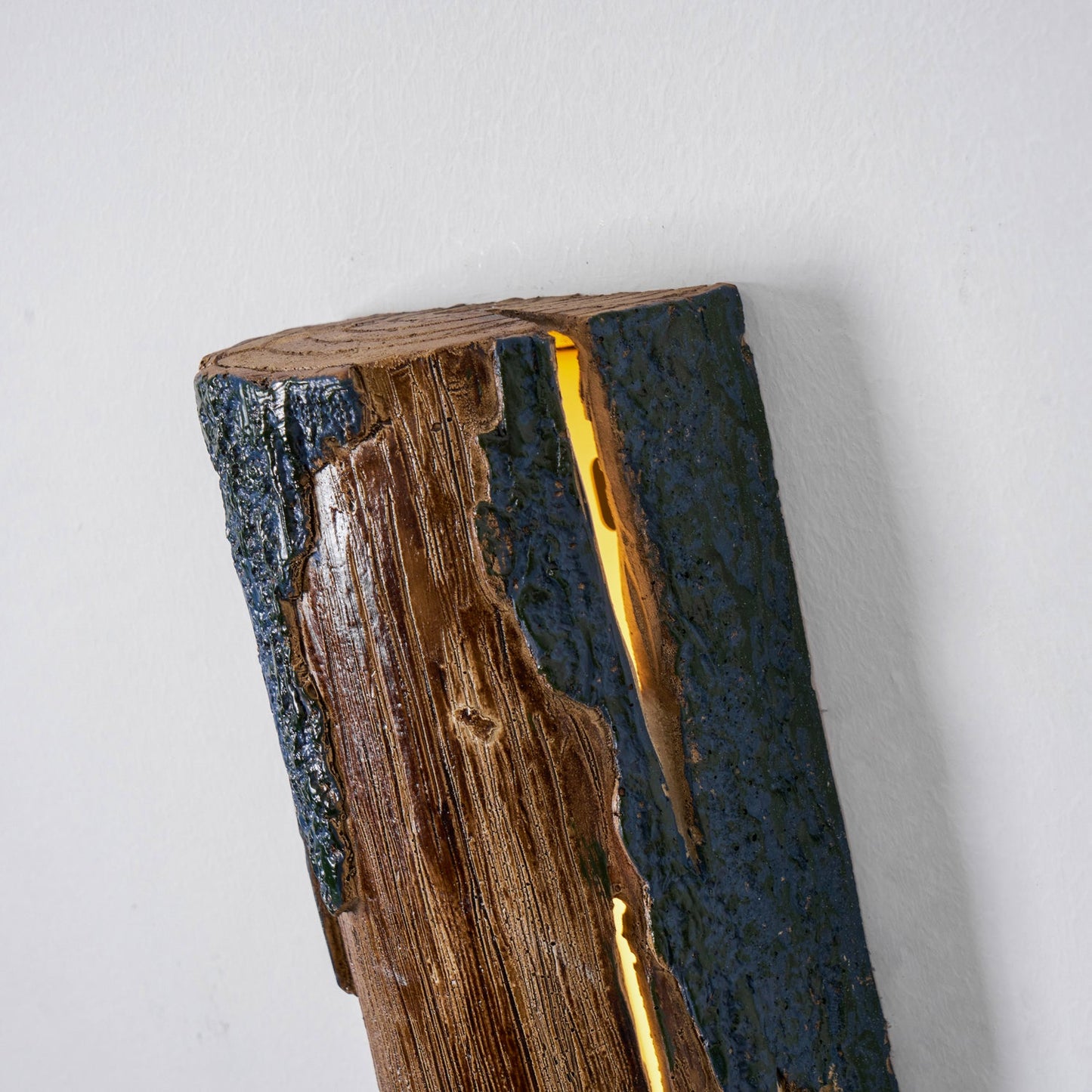 Broken Bark Wall Light - Outdoor Waterproof, Energy-Efficient LED Desi