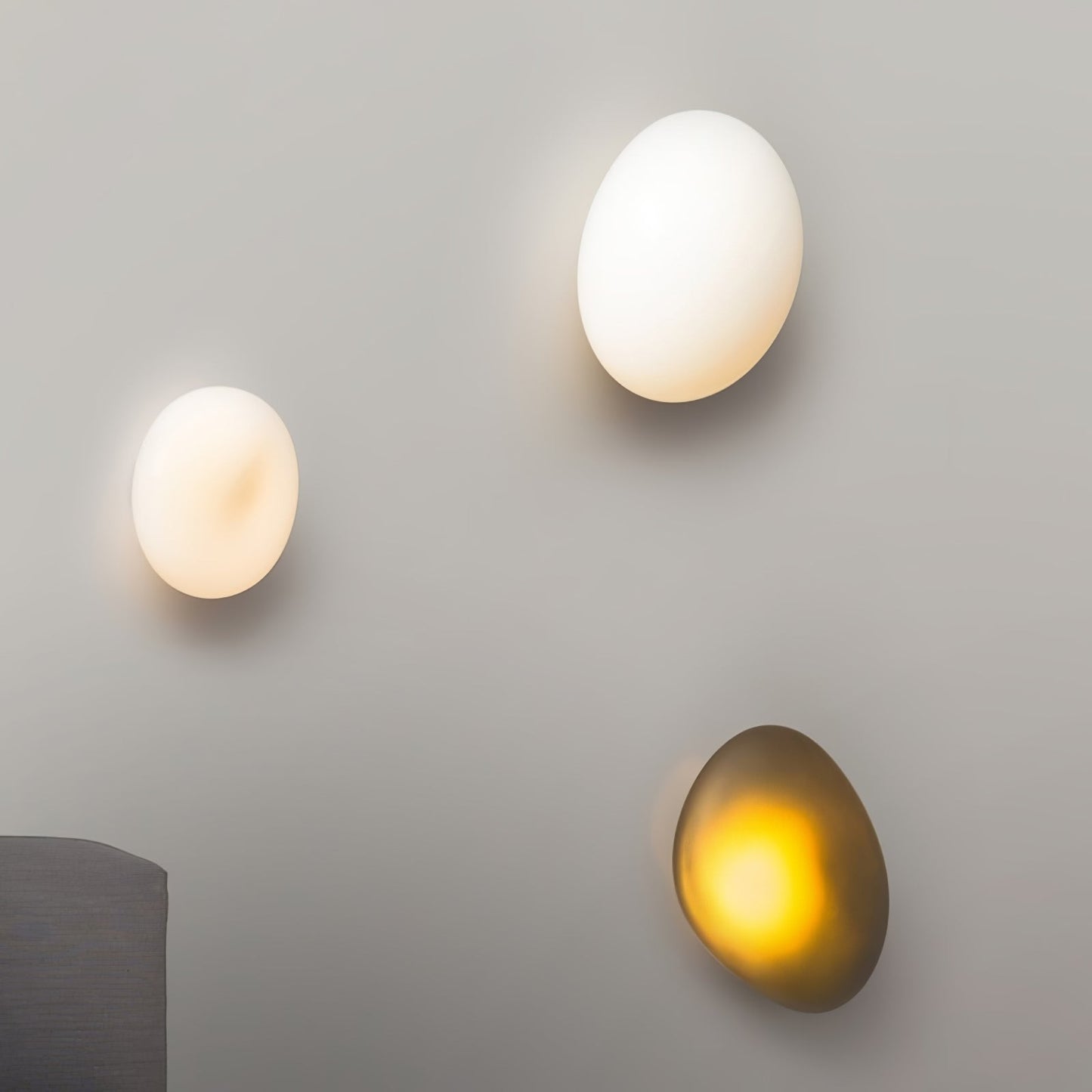 Elegant Bubble Glass Wall Lamp with Adjustable Brightness & Unique Des