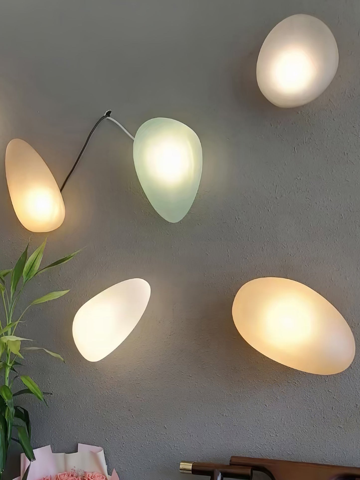Elegant Bubble Glass Wall Lamp with Adjustable Brightness & Unique Des