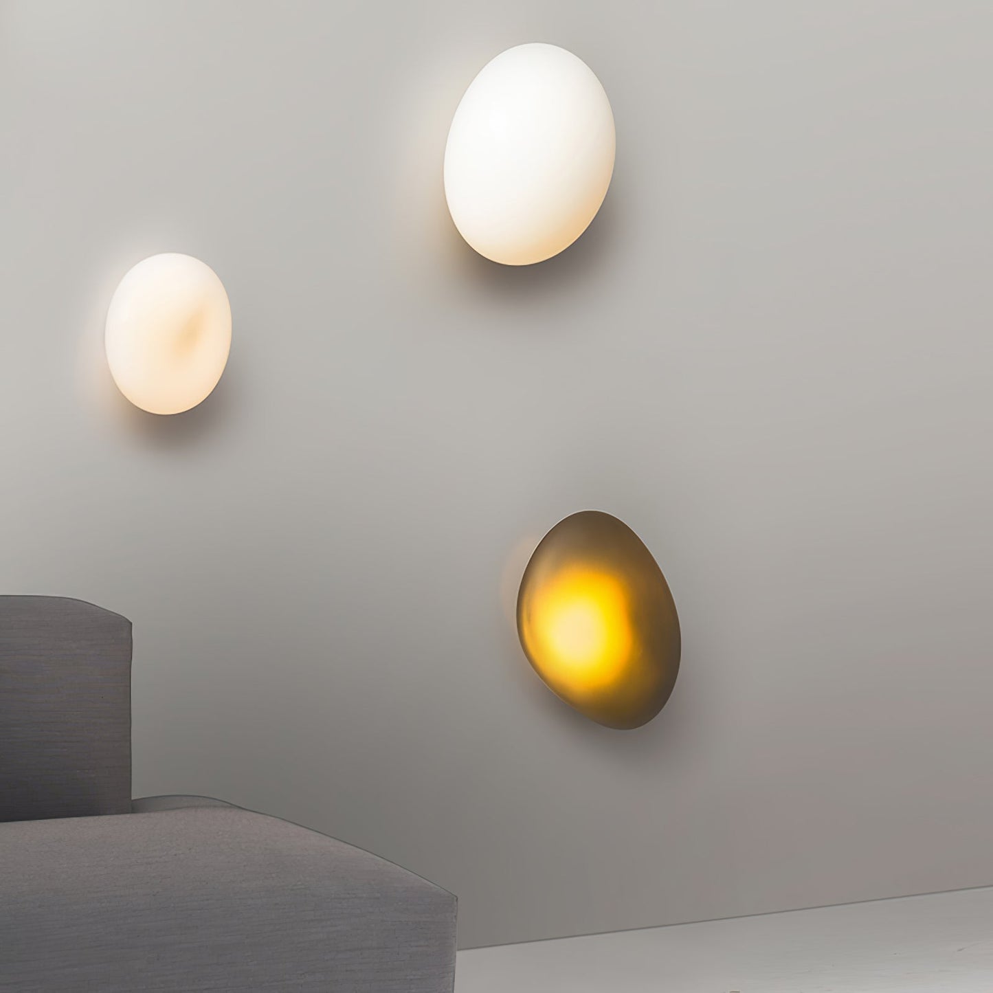 Elegant Bubble Glass Wall Lamp with Adjustable Brightness & Unique Des