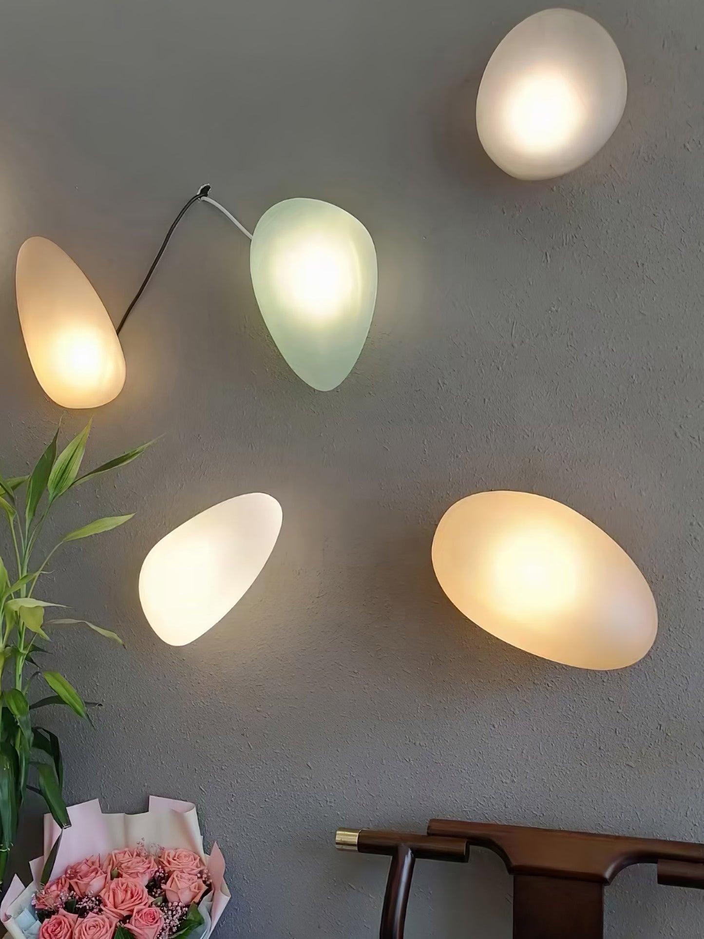Elegant Bubble Glass Wall Lamp with Adjustable Brightness & Unique Des