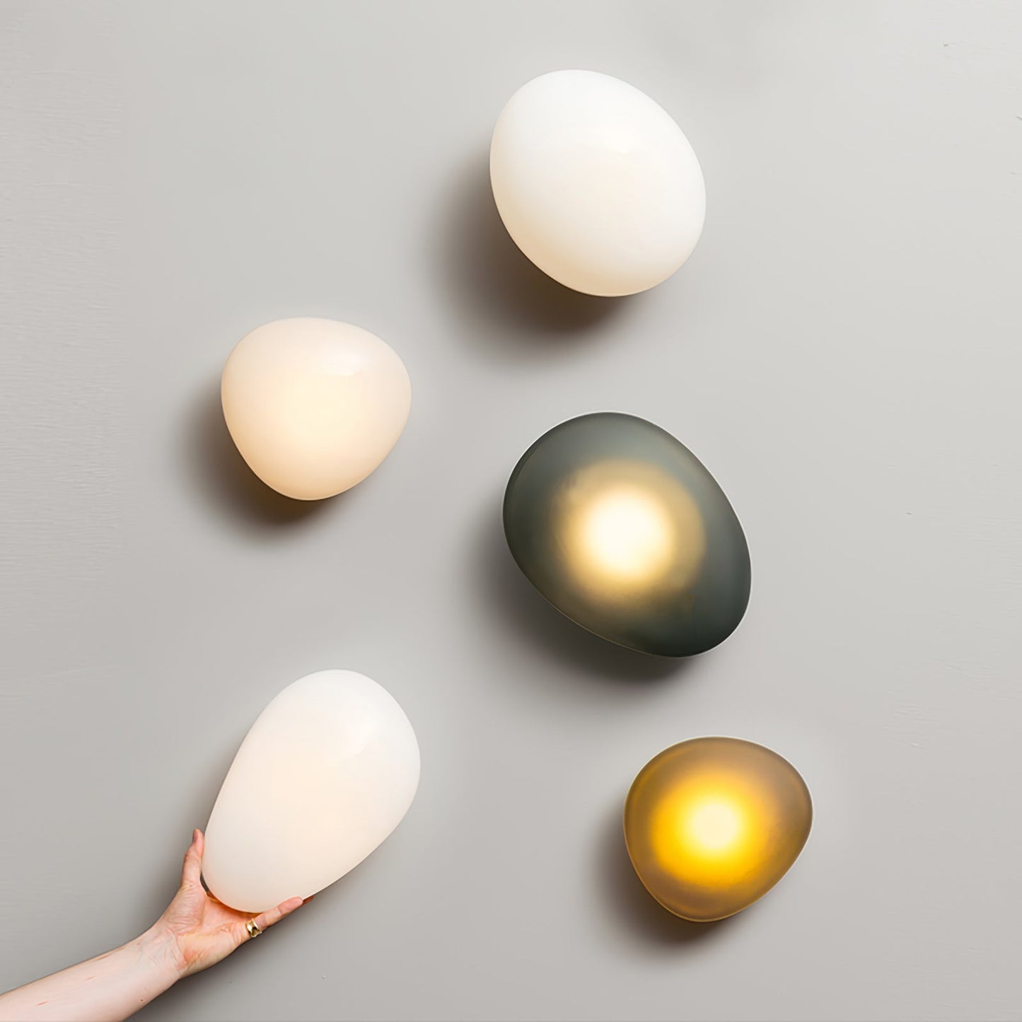 Elegant Bubble Glass Wall Lamp with Adjustable Brightness & Unique Des