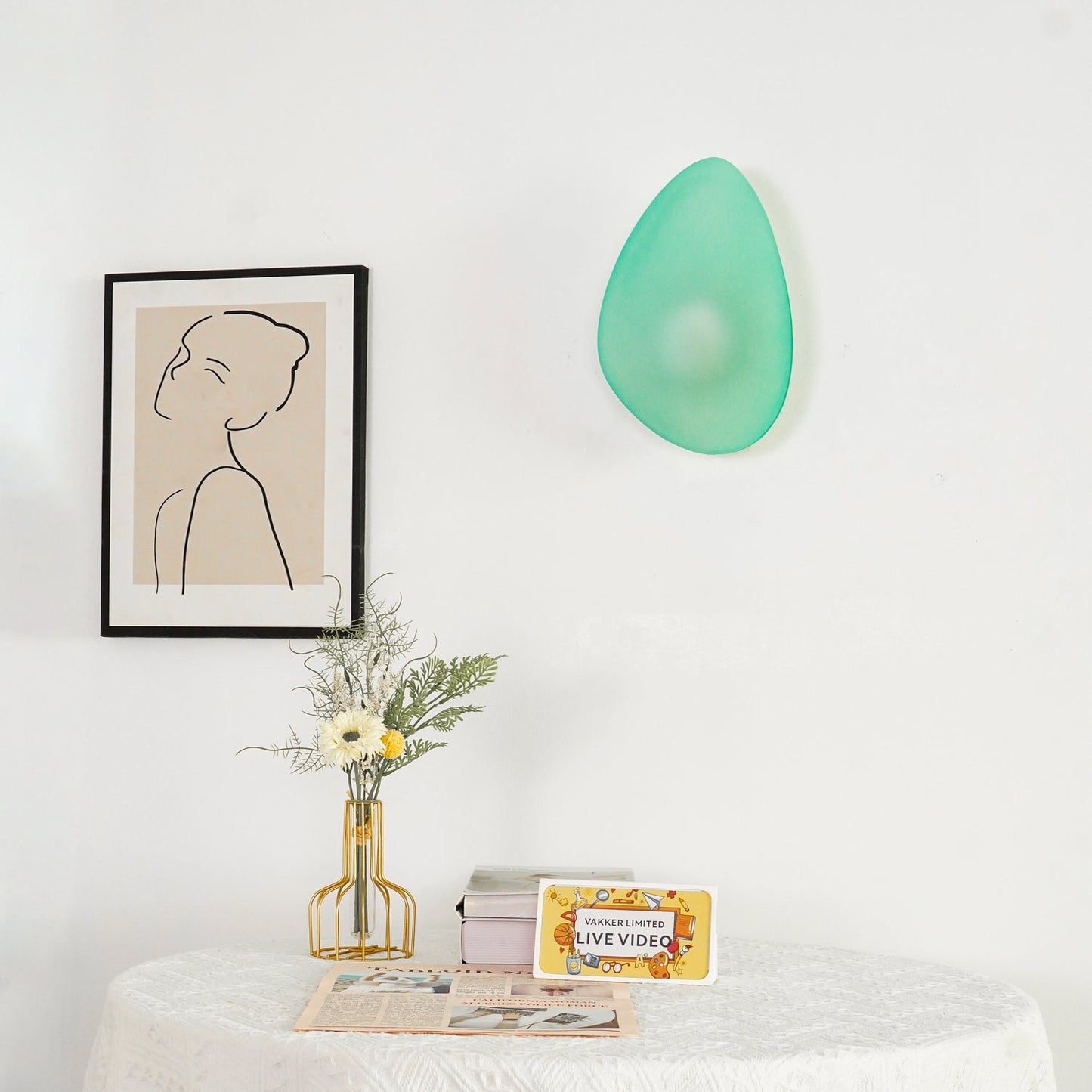 Elegant Bubble Glass Wall Lamp with Adjustable Brightness & Unique Des