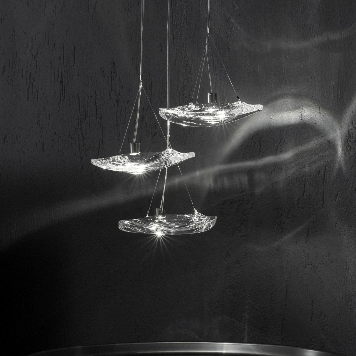 Manta Drift Chandelier - Modern Design with Adjustable Height & LED Li