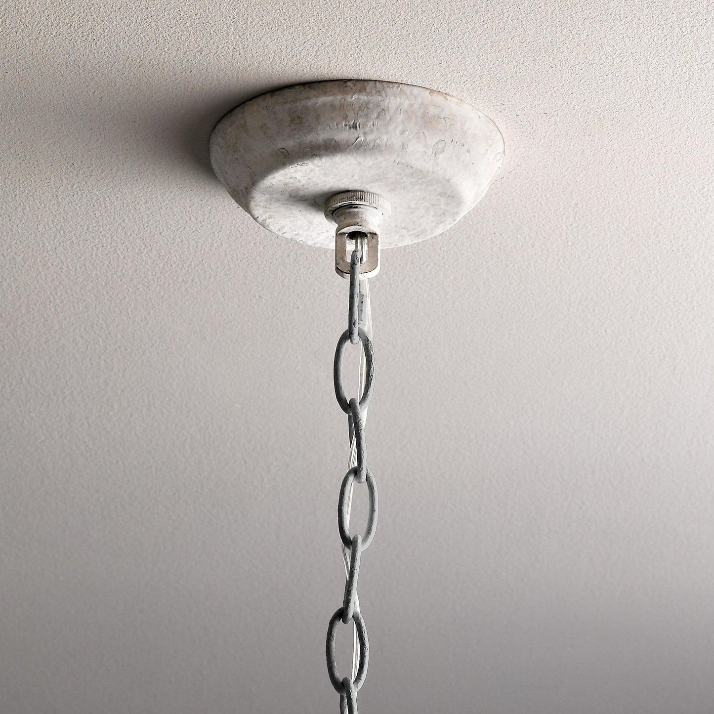 Circeo 5-Light Chandelier with Adjustable Height and Modern Elegance