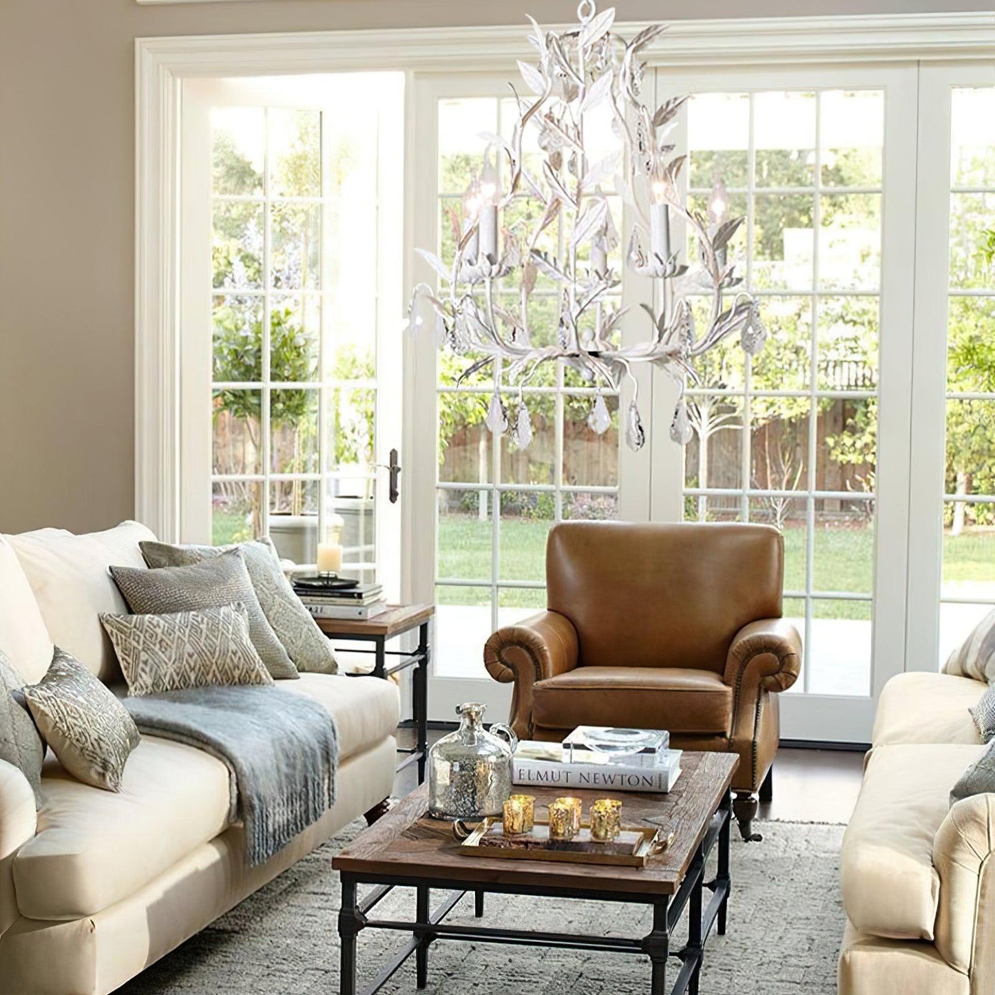 Circeo 5-Light Chandelier with Adjustable Height and Modern Elegance