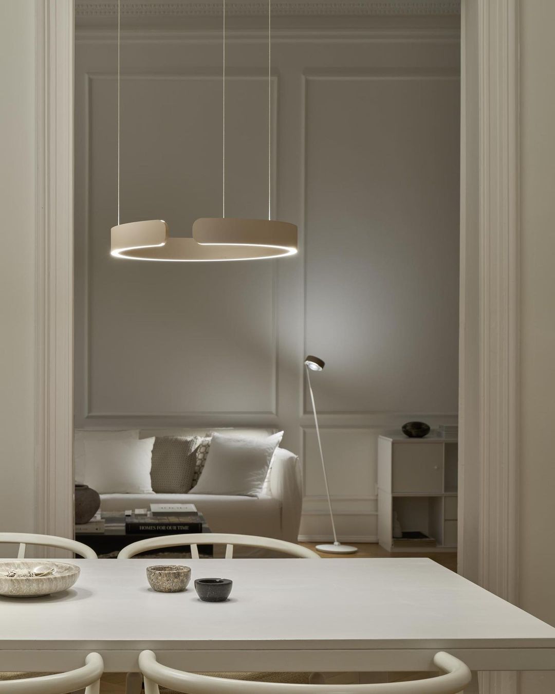 Modern Circular Chandelier - Adjustable LED Lighting & Dimmable Featur
