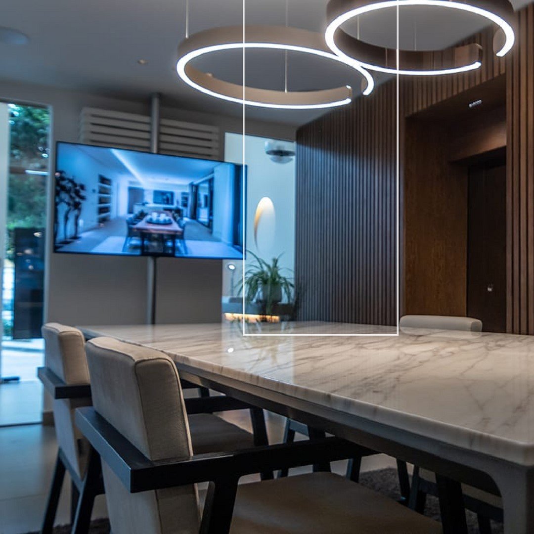 Modern Circular Chandelier - Adjustable LED Lighting & Dimmable Featur