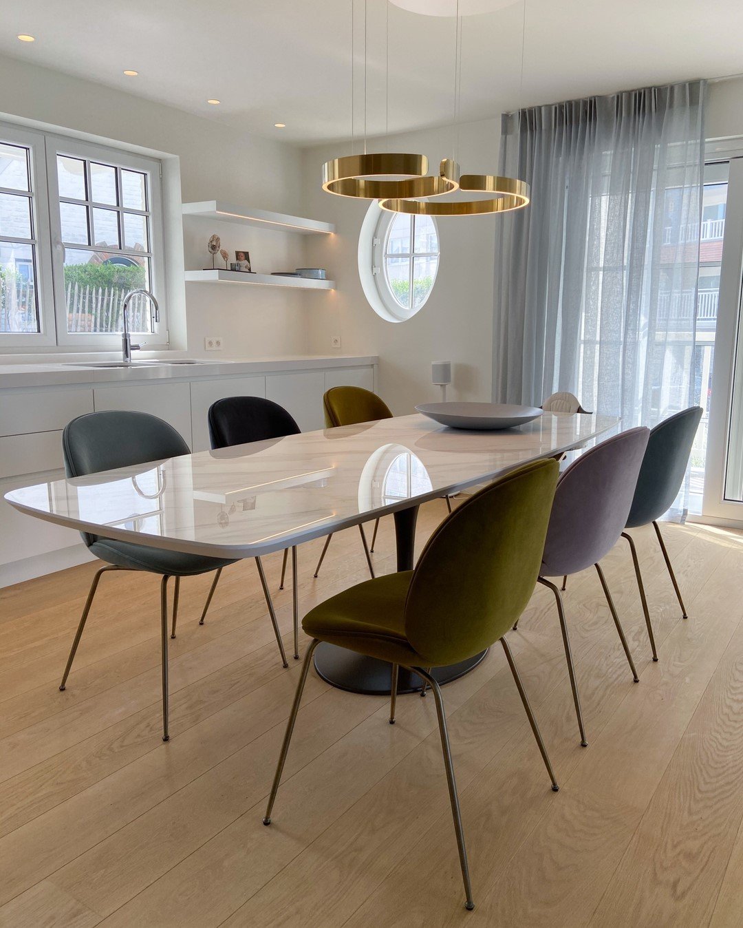 Modern Circular Chandelier - Adjustable LED Lighting & Dimmable Featur