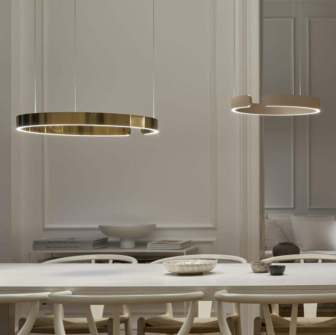 Modern Circular Chandelier - Adjustable LED Lighting & Dimmable Featur