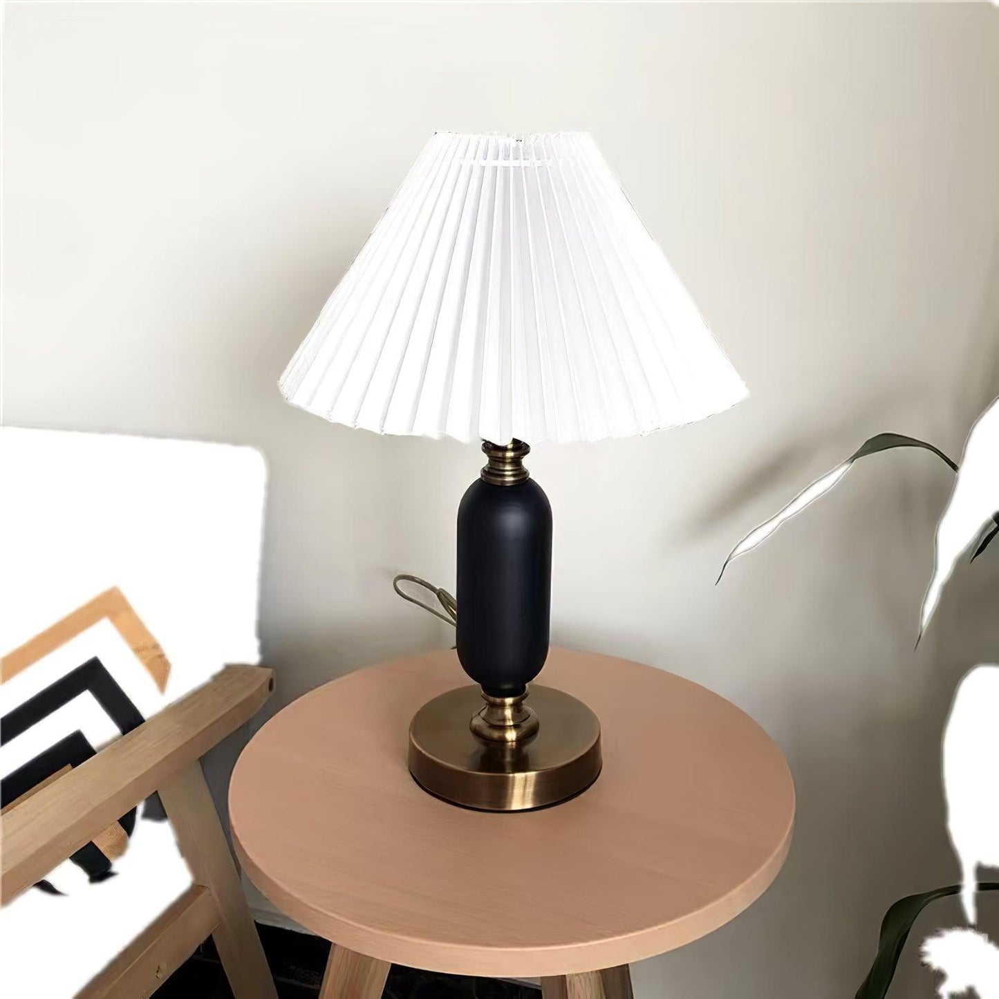 Elegant Classic Antique Table Lamp with Adjustable Brightness & Decora
