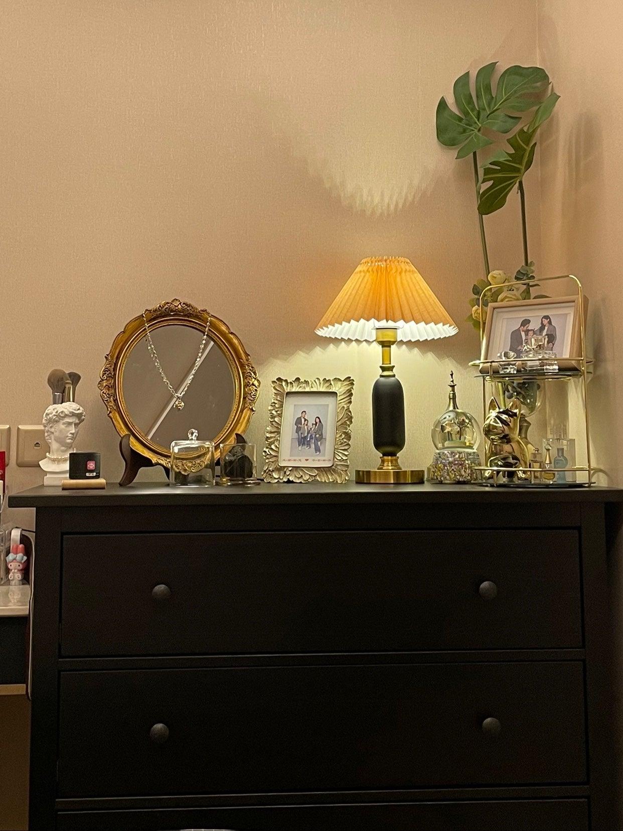 Elegant Classic Antique Table Lamp with Adjustable Brightness & Decora