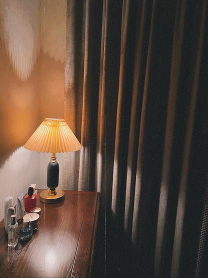 Elegant Classic Antique Table Lamp with Adjustable Brightness & Decora