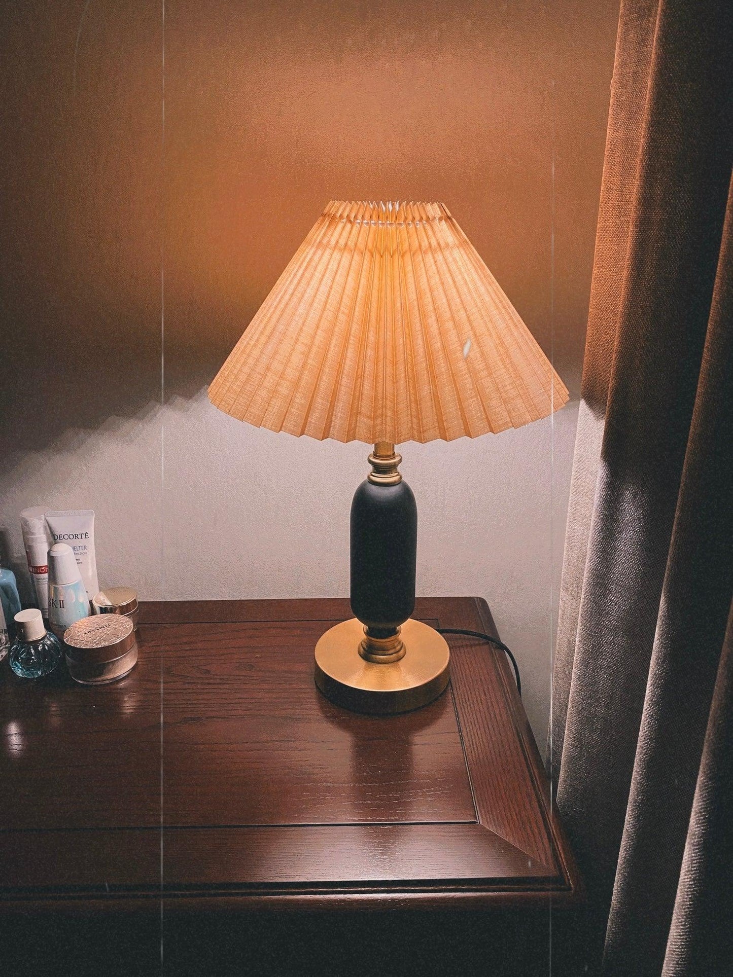 Elegant Classic Antique Table Lamp with Adjustable Brightness & Decora