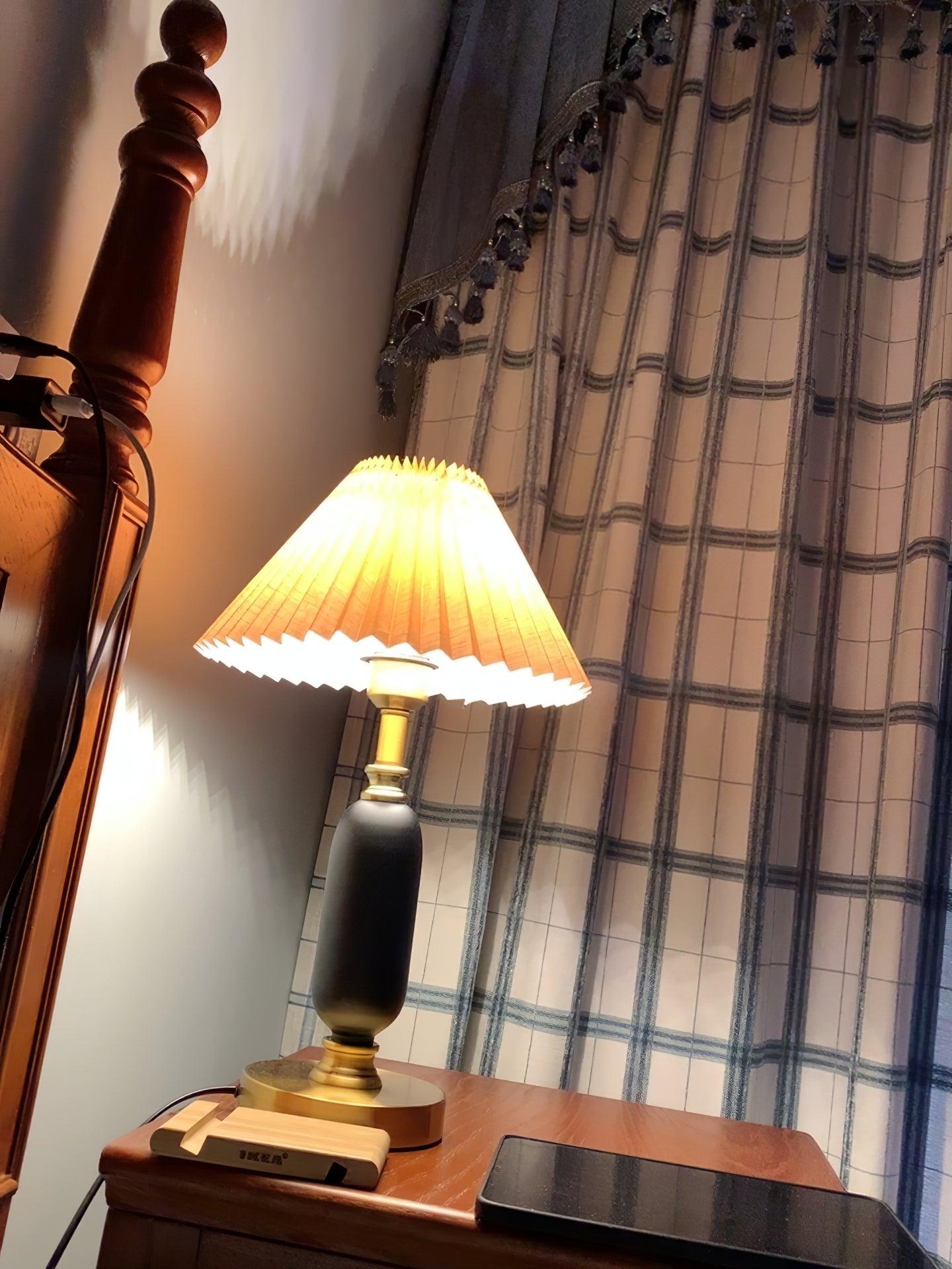 Elegant Classic Antique Table Lamp with Adjustable Brightness & Decora