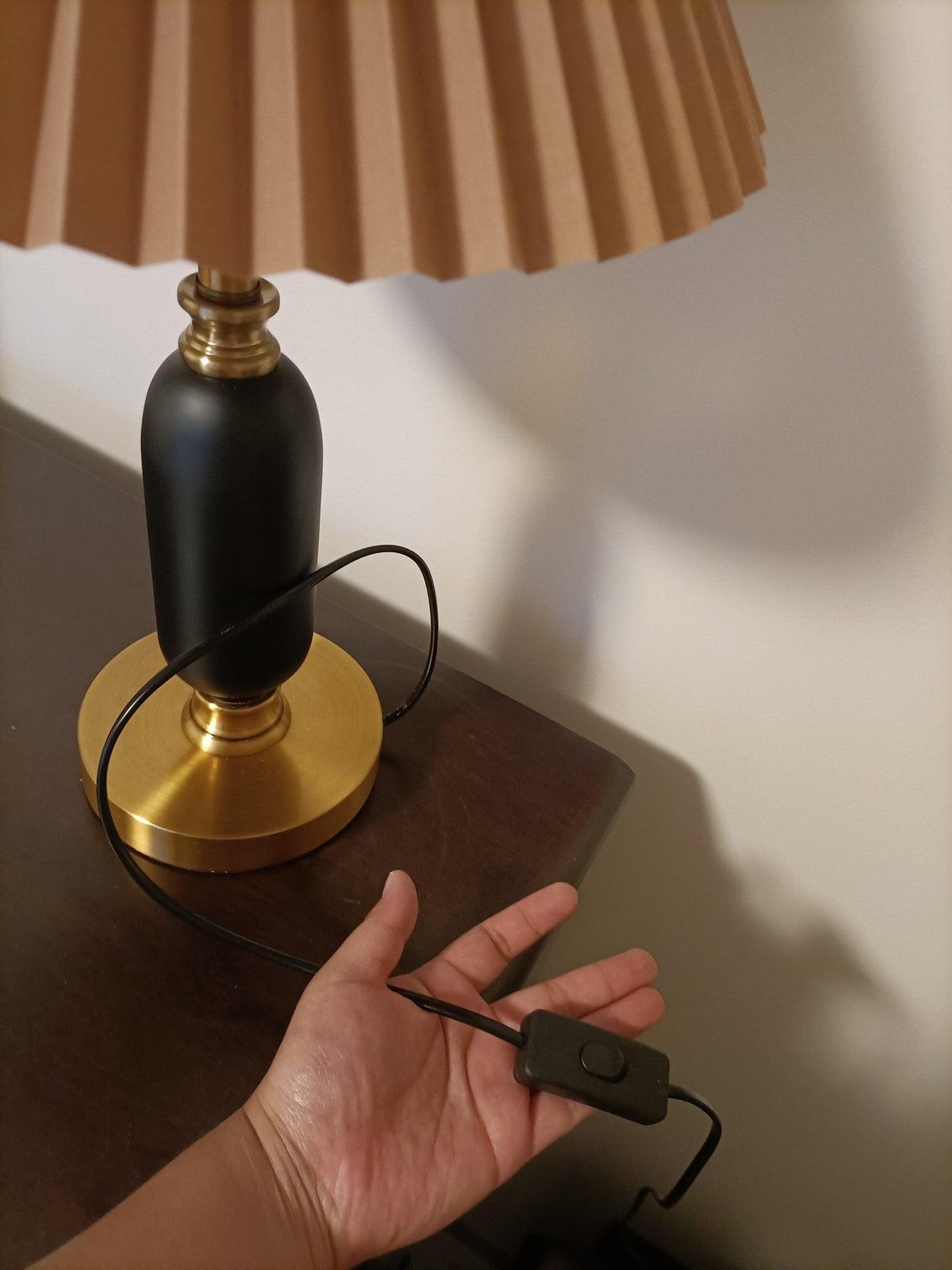 Elegant Classic Antique Table Lamp with Adjustable Brightness & Decora