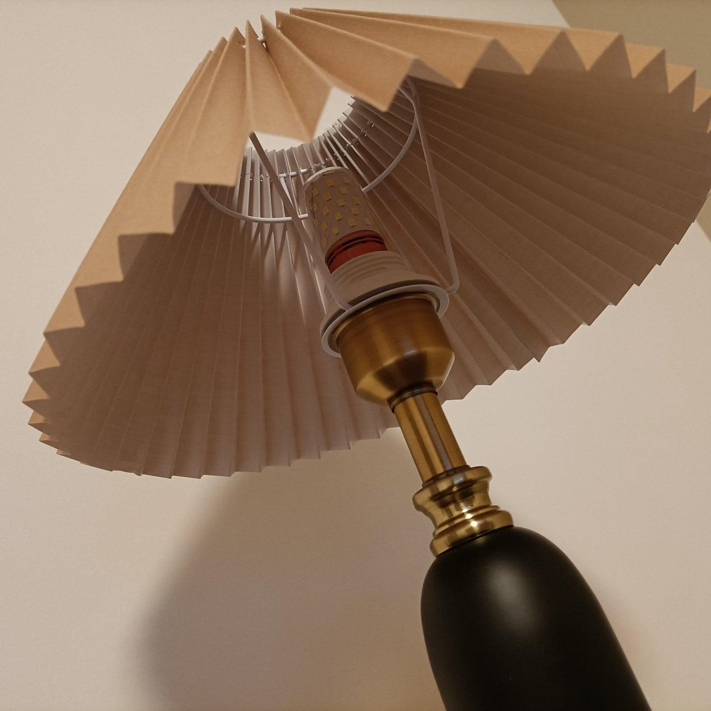 Elegant Classic Antique Table Lamp with Adjustable Brightness & Decora
