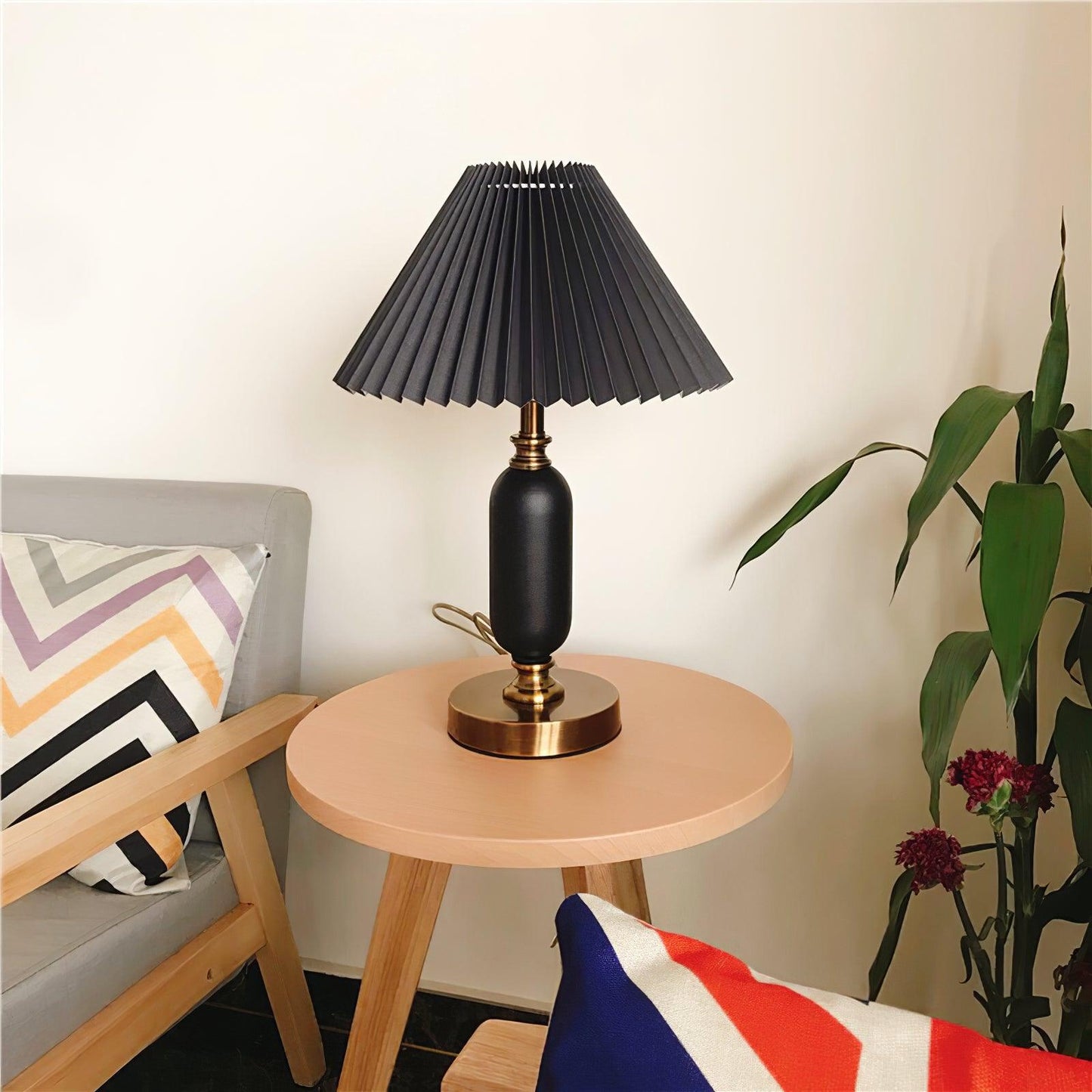 Elegant Classic Antique Table Lamp with Adjustable Brightness & Decora