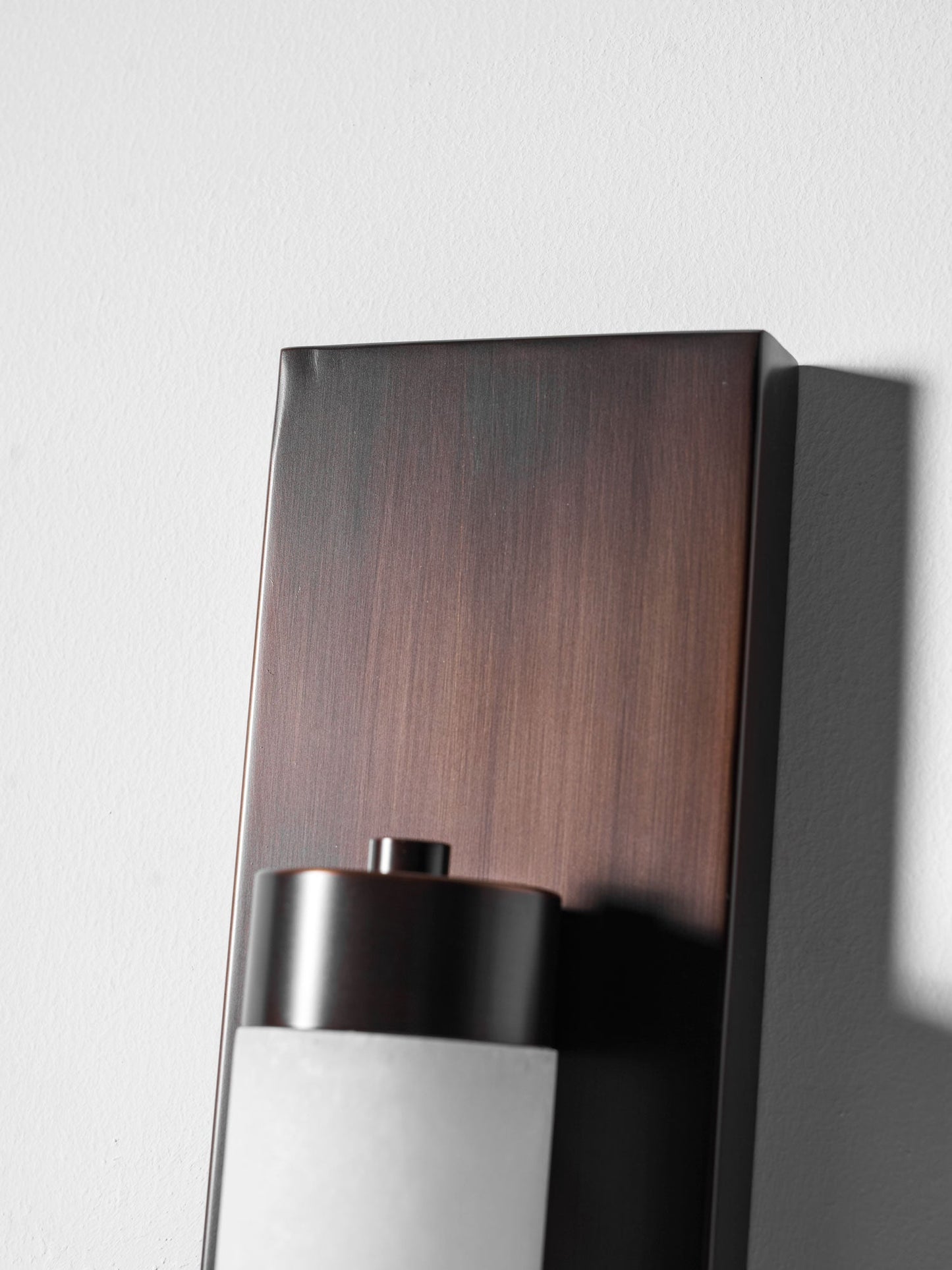 Columnar Alabaster Sconce - Elegant Wall Light with Warm Glow & Durabl