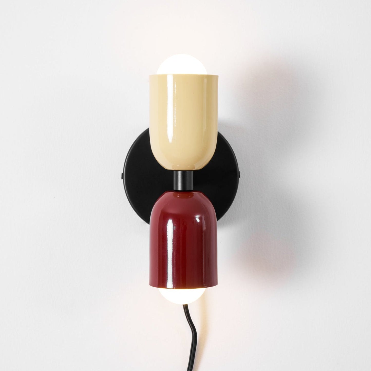 Couleur Double Plug-In Wall Lamp with Adjustable Brightness and Modern