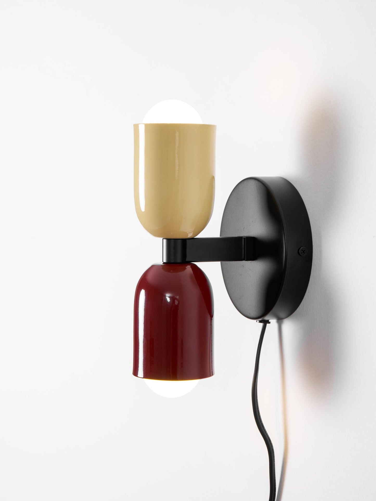 Couleur Double Plug-In Wall Lamp with Adjustable Brightness and Modern