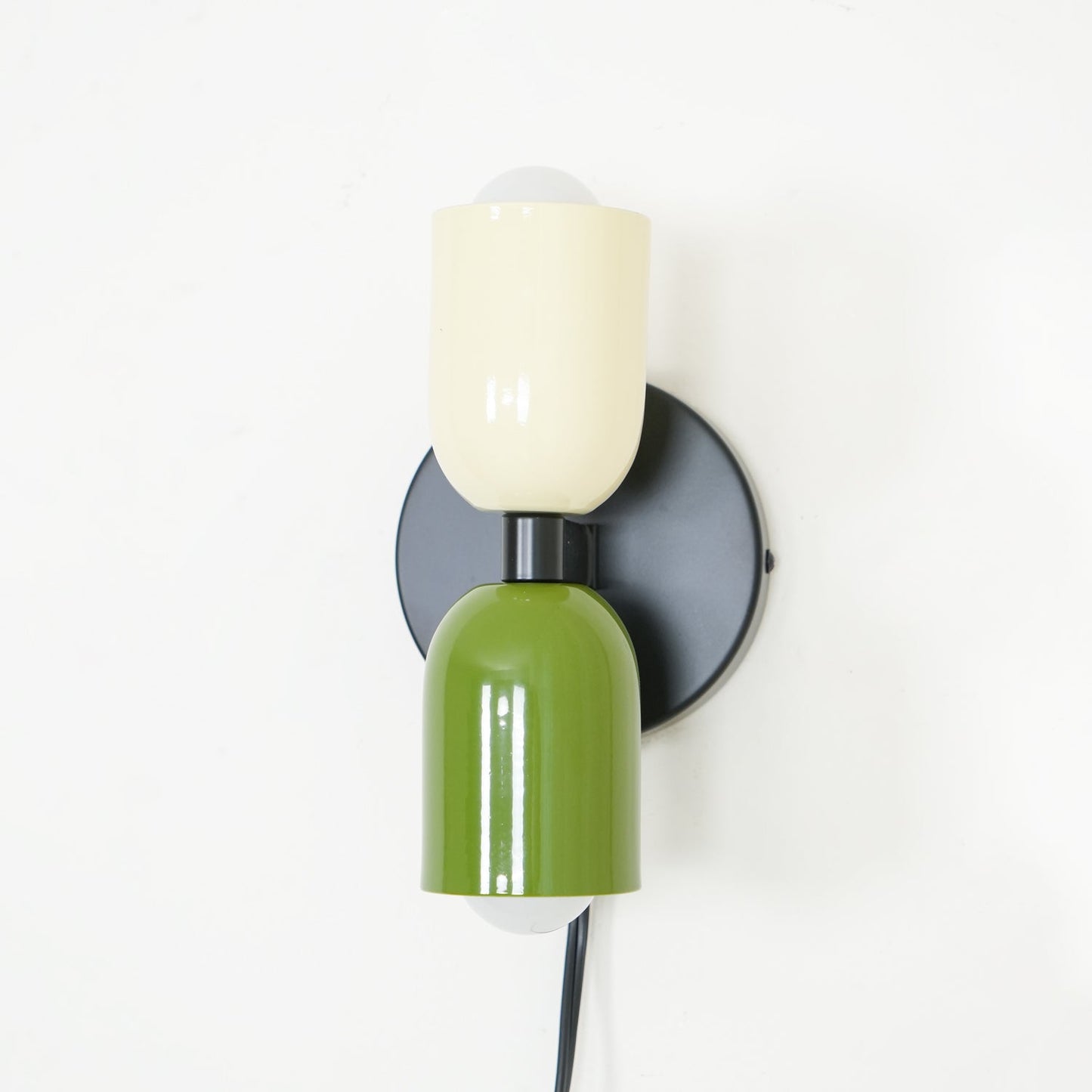 Couleur Double Plug-In Wall Lamp with Adjustable Brightness and Modern