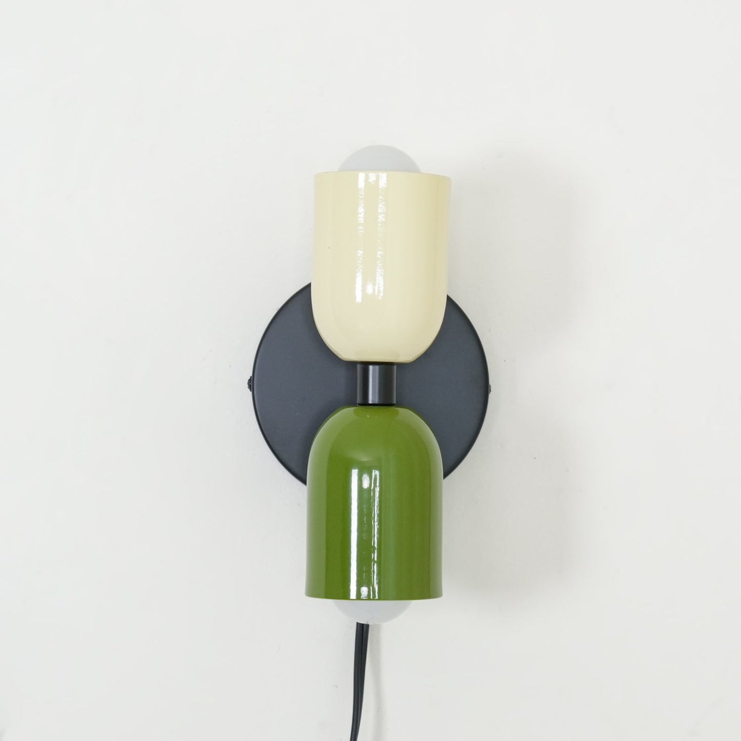Couleur Double Plug-In Wall Lamp with Adjustable Brightness and Modern